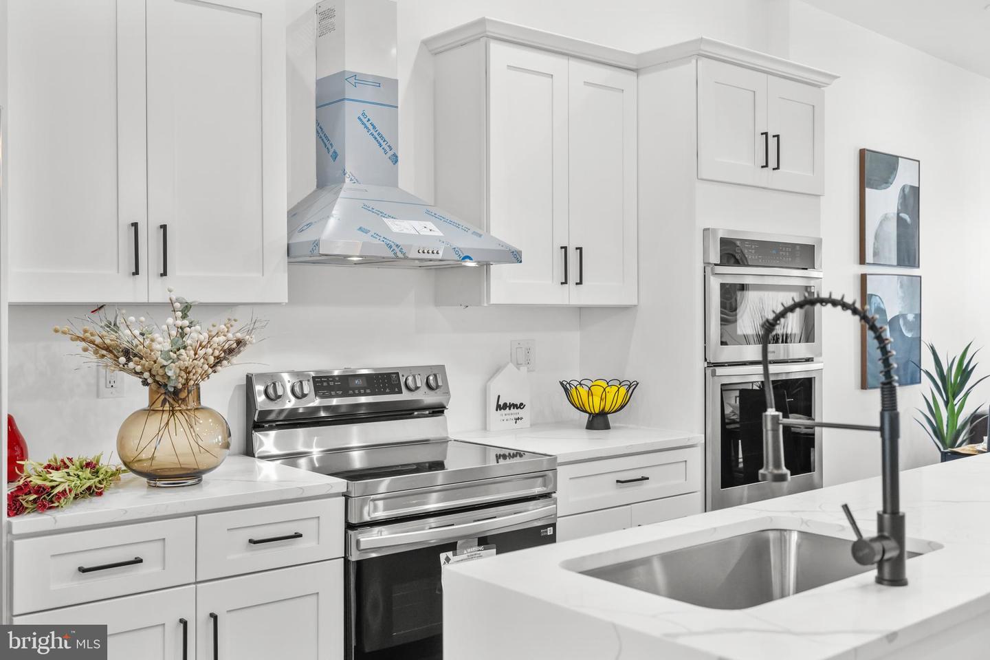 113 18TH ST SE #2, WASHINGTON, District Of Columbia 20003, 3 Bedrooms Bedrooms, ,3 BathroomsBathrooms,Residential,For sale,113 18TH ST SE #2,DCDC2223946 MLS # DCDC2223946