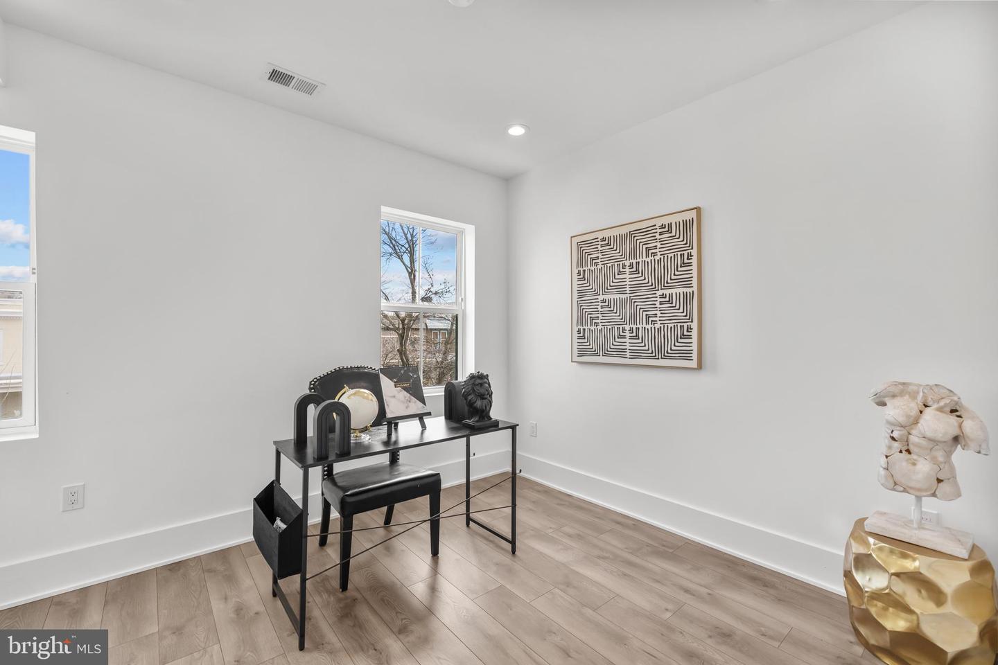 113 18TH ST SE #2, WASHINGTON, District Of Columbia 20003, 3 Bedrooms Bedrooms, ,3 BathroomsBathrooms,Residential,For sale,113 18TH ST SE #2,DCDC2223946 MLS # DCDC2223946