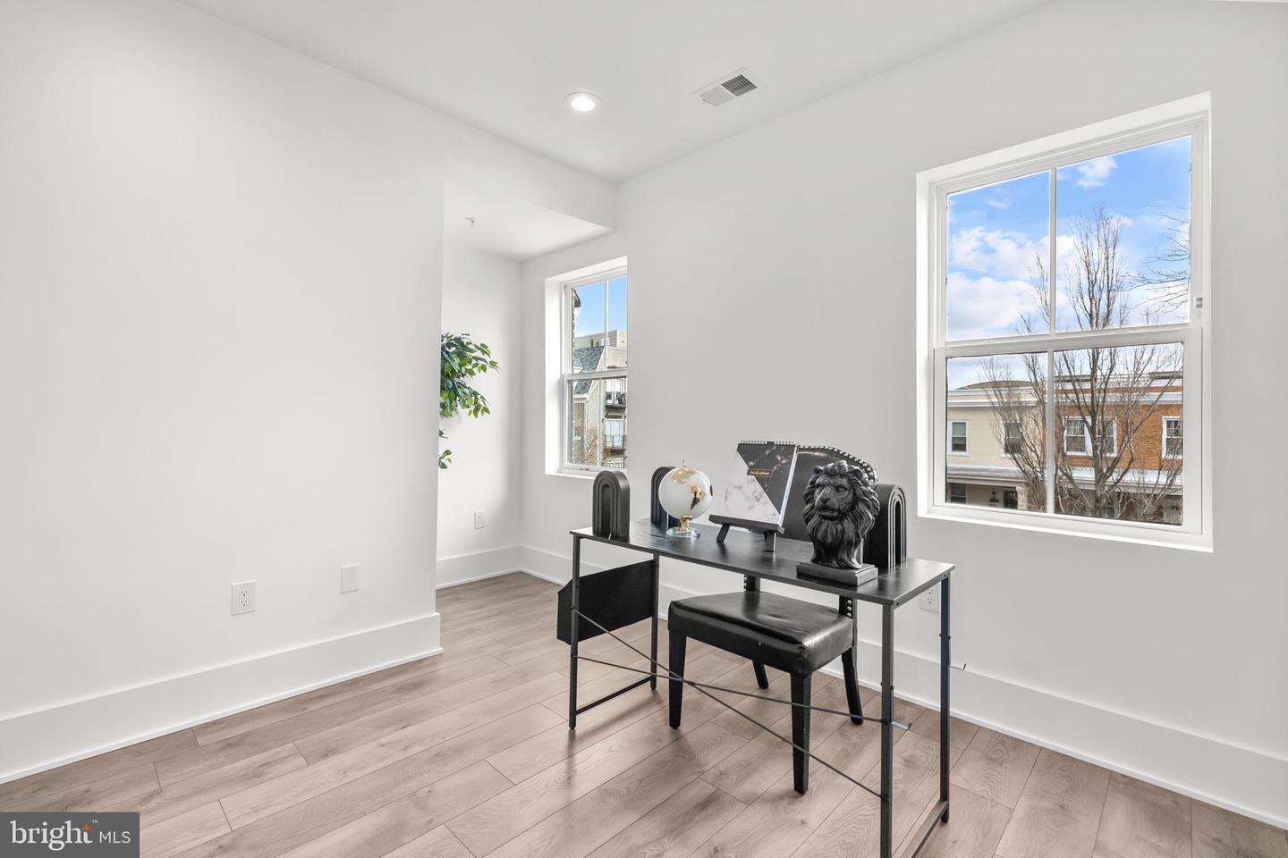 113 18TH ST SE #2, WASHINGTON, District Of Columbia 20003, 3 Bedrooms Bedrooms, ,3 BathroomsBathrooms,Residential,For sale,113 18TH ST SE #2,DCDC2223946 MLS # DCDC2223946