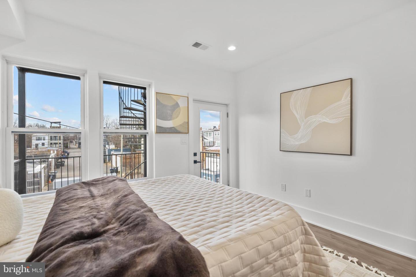 113 18TH ST SE #2, WASHINGTON, District Of Columbia 20003, 3 Bedrooms Bedrooms, ,3 BathroomsBathrooms,Residential,For sale,113 18TH ST SE #2,DCDC2223946 MLS # DCDC2223946