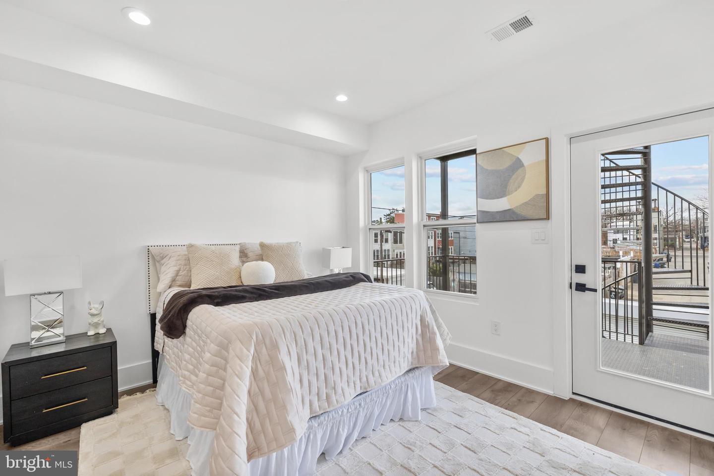 113 18TH ST SE #2, WASHINGTON, District Of Columbia 20003, 3 Bedrooms Bedrooms, ,3 BathroomsBathrooms,Residential,For sale,113 18TH ST SE #2,DCDC2223946 MLS # DCDC2223946