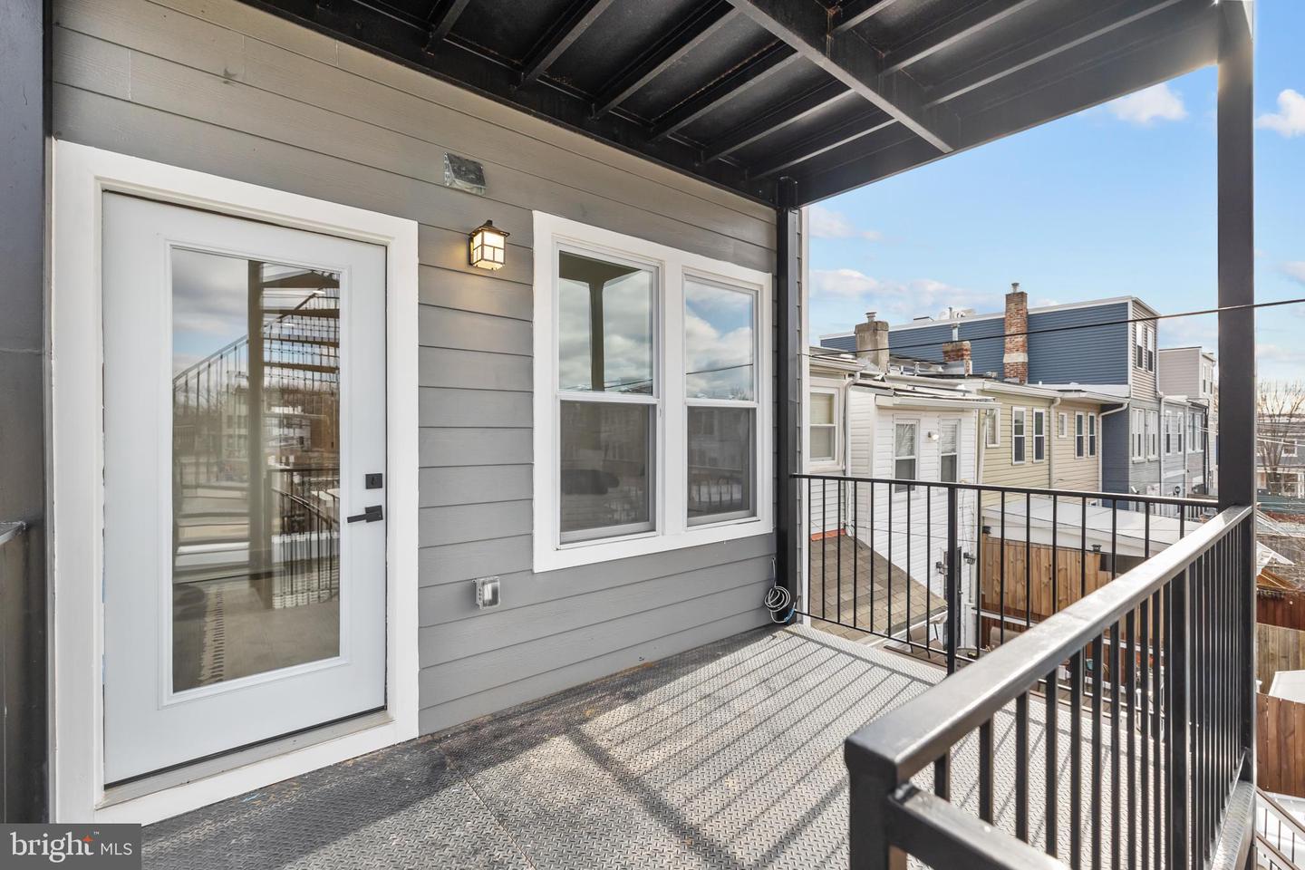 113 18TH ST SE #2, WASHINGTON, District Of Columbia 20003, 3 Bedrooms Bedrooms, ,3 BathroomsBathrooms,Residential,For sale,113 18TH ST SE #2,DCDC2223946 MLS # DCDC2223946