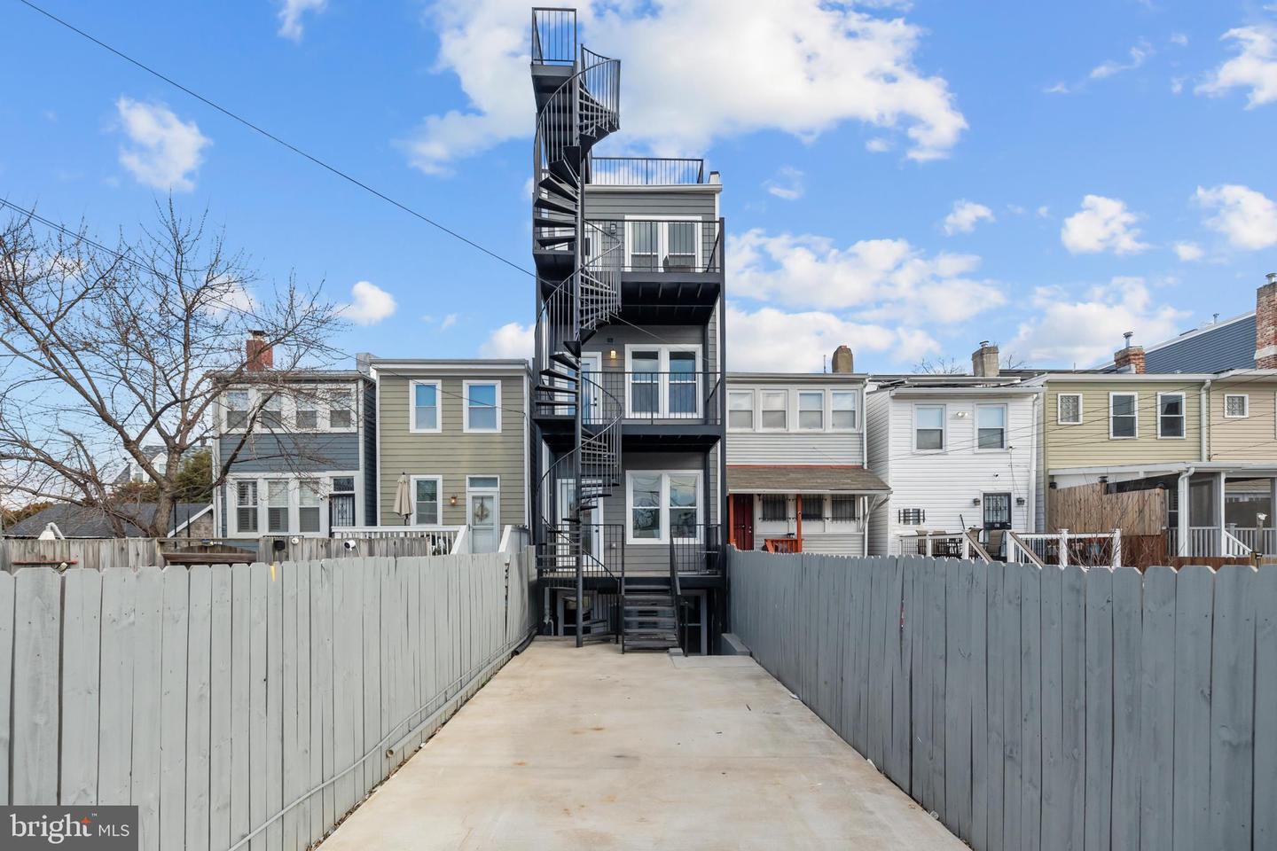 113 18TH ST SE #2, WASHINGTON, District Of Columbia 20003, 3 Bedrooms Bedrooms, ,3 BathroomsBathrooms,Residential,For sale,113 18TH ST SE #2,DCDC2223946 MLS # DCDC2223946