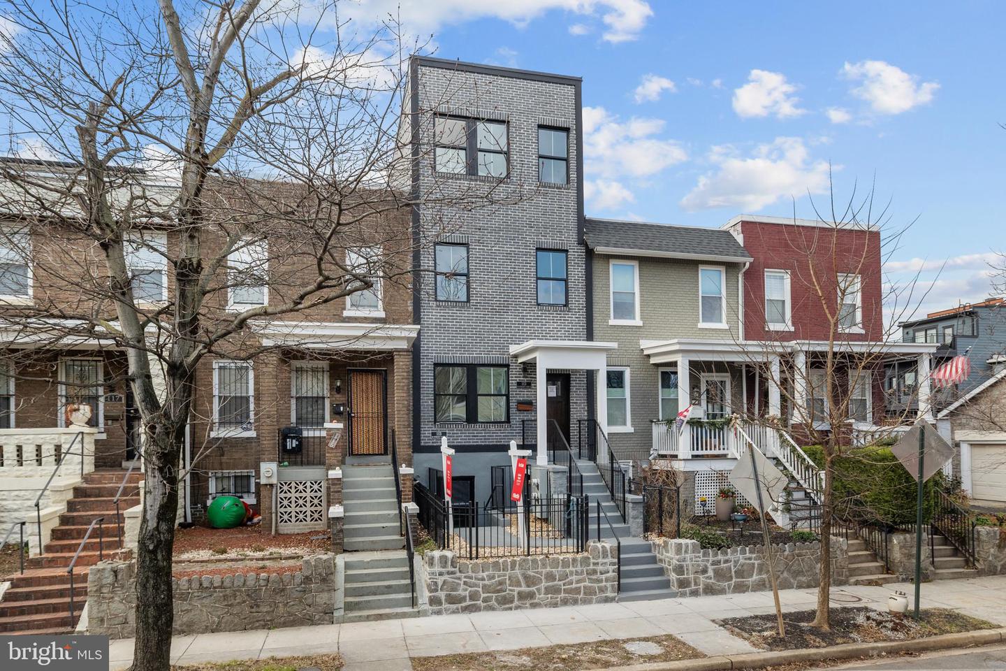 113 18TH ST SE #2, WASHINGTON, District Of Columbia 20003, 3 Bedrooms Bedrooms, ,3 BathroomsBathrooms,Residential,For sale,113 18TH ST SE #2,DCDC2223946 MLS # DCDC2223946