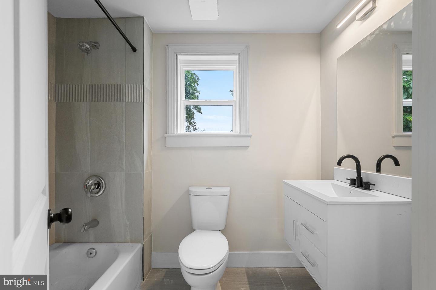 553 HIGHLAND AVE, WINCHESTER, Virginia 22601, 3 Bedrooms Bedrooms, ,2 BathroomsBathrooms,Residential,For sale,553 HIGHLAND AVE,VAWI2009182 MLS # VAWI2009182