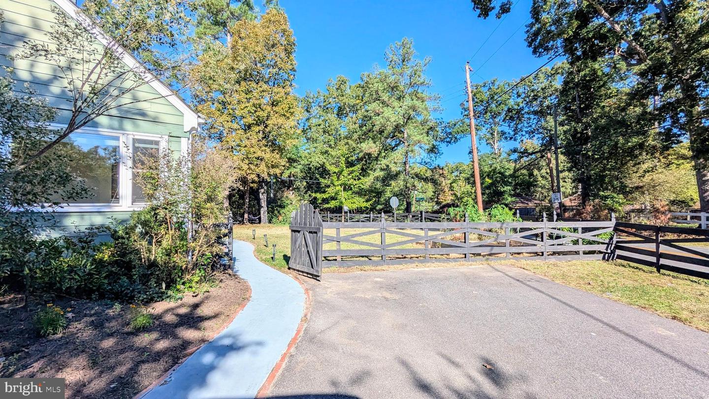 6809 SOUTH DR, RICHMOND, Virginia 23225, 4 Bedrooms Bedrooms, 10 Rooms Rooms,2 BathroomsBathrooms,Residential,For sale,6809 SOUTH DR,VARC2000770 MLS # VARC2000770