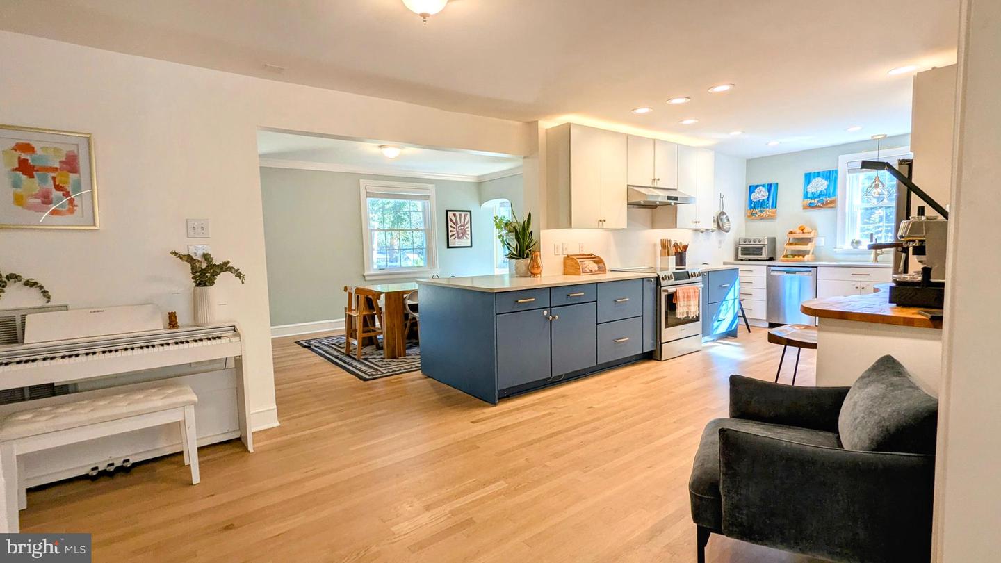 6809 SOUTH DR, RICHMOND, Virginia 23225, 4 Bedrooms Bedrooms, 10 Rooms Rooms,2 BathroomsBathrooms,Residential,For sale,6809 SOUTH DR,VARC2000770 MLS # VARC2000770