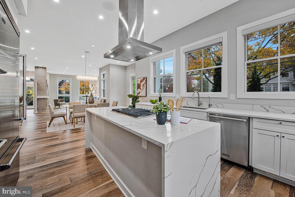 3636 S ST NW, WASHINGTON, District Of Columbia 20007, 6 Bedrooms Bedrooms, 11 Rooms Rooms,4 BathroomsBathrooms,Residential,For sale,3636 S ST NW,DCDC2228138 MLS # DCDC2228138