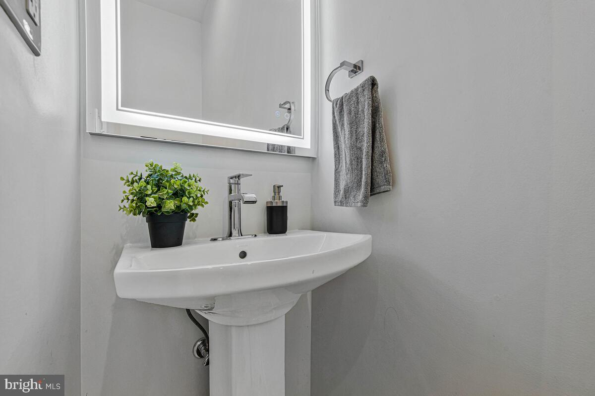 3636 S ST NW, WASHINGTON, District Of Columbia 20007, 6 Bedrooms Bedrooms, 11 Rooms Rooms,4 BathroomsBathrooms,Residential,For sale,3636 S ST NW,DCDC2228138 MLS # DCDC2228138