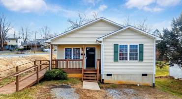 501 HAYS AVE, STAUNTON, Virginia 24401, 3 Bedrooms Bedrooms, ,2 BathroomsBathrooms,Residential,501 HAYS AVE,672157 MLS # 672157