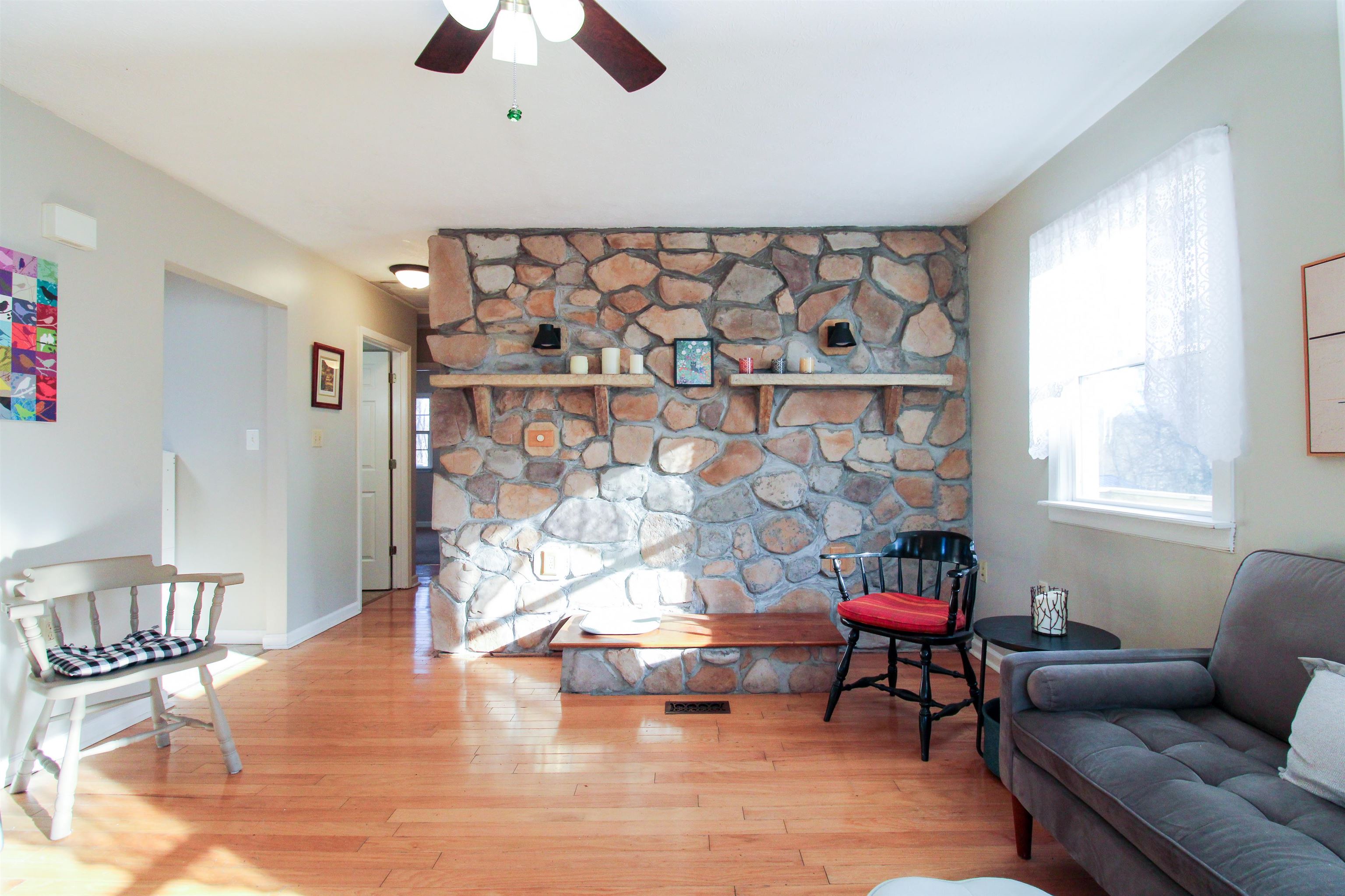 9 WYTHE ST, STAUNTON, Virginia 24401, 2 Bedrooms Bedrooms, ,1 BathroomBathrooms,Residential,9 WYTHE ST,672159 MLS # 672159