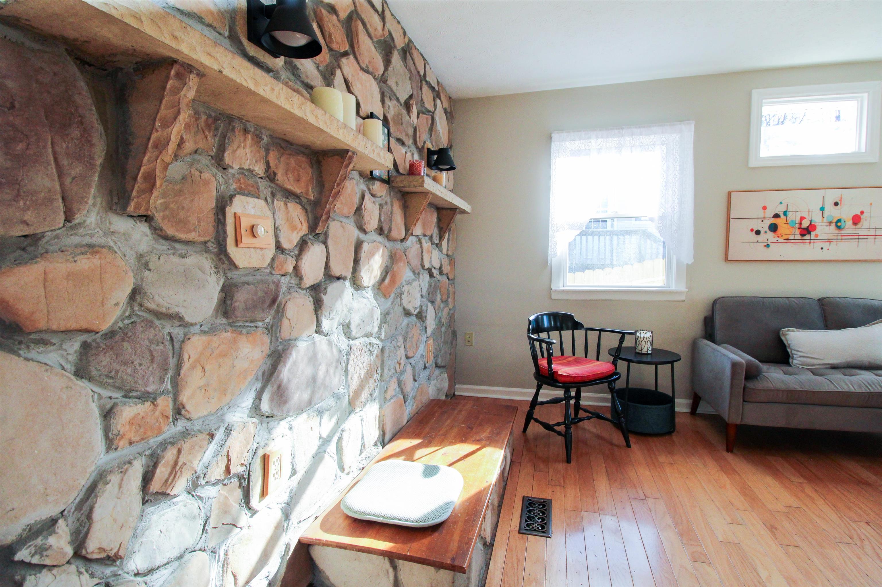 9 WYTHE ST, STAUNTON, Virginia 24401, 2 Bedrooms Bedrooms, ,1 BathroomBathrooms,Residential,9 WYTHE ST,672159 MLS # 672159