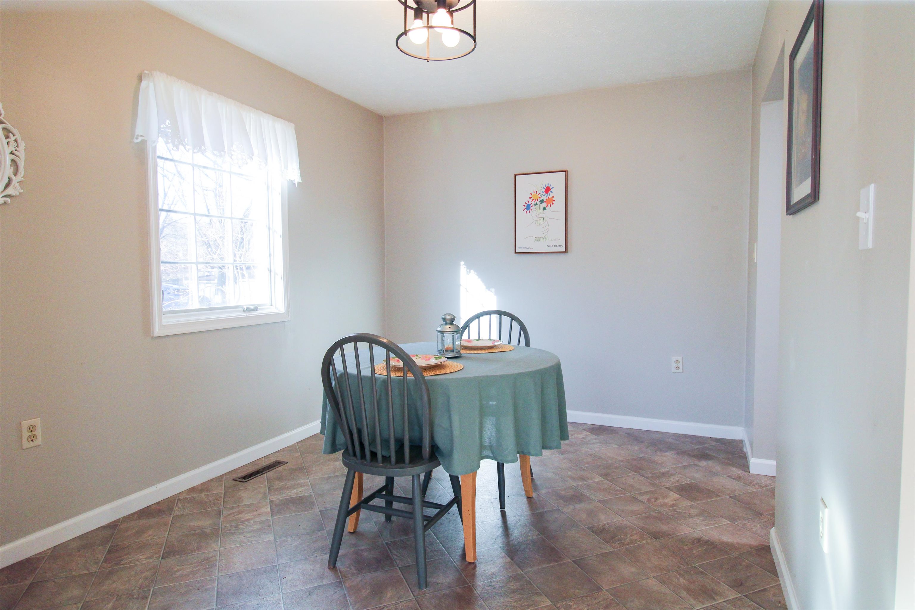 9 WYTHE ST, STAUNTON, Virginia 24401, 2 Bedrooms Bedrooms, ,1 BathroomBathrooms,Residential,9 WYTHE ST,672159 MLS # 672159