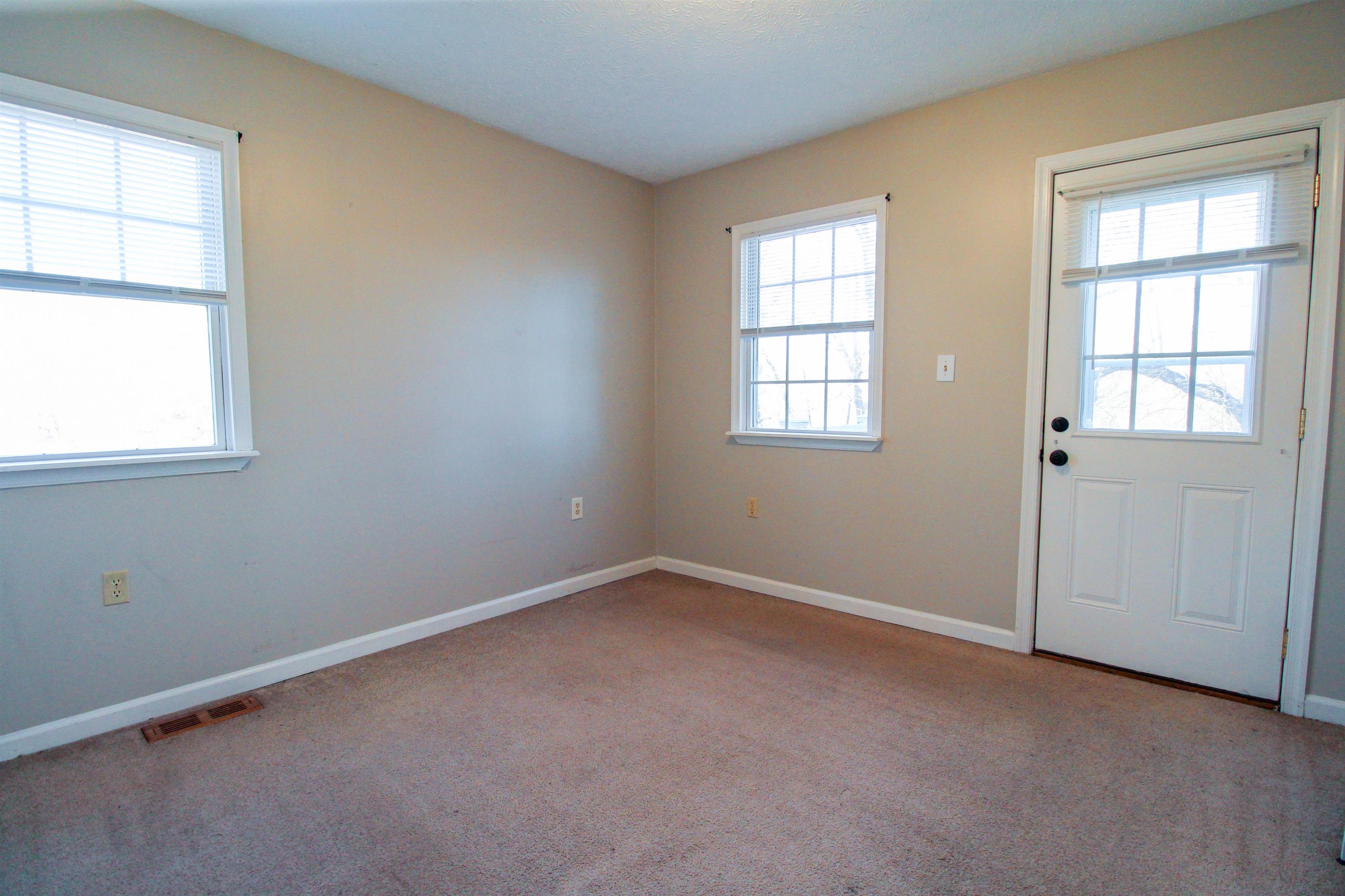 9 WYTHE ST, STAUNTON, Virginia 24401, 2 Bedrooms Bedrooms, ,1 BathroomBathrooms,Residential,9 WYTHE ST,672159 MLS # 672159