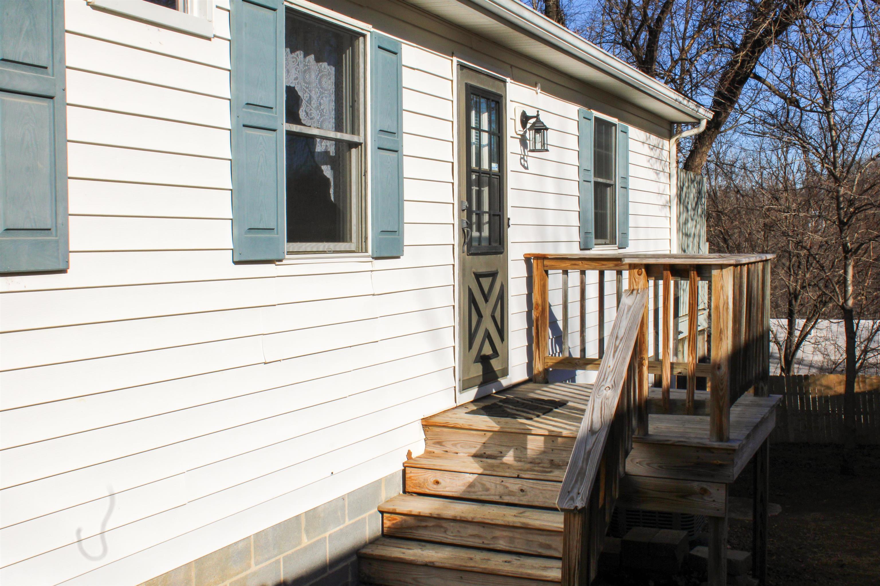 9 WYTHE ST, STAUNTON, Virginia 24401, 2 Bedrooms Bedrooms, ,1 BathroomBathrooms,Residential,9 WYTHE ST,672159 MLS # 672159