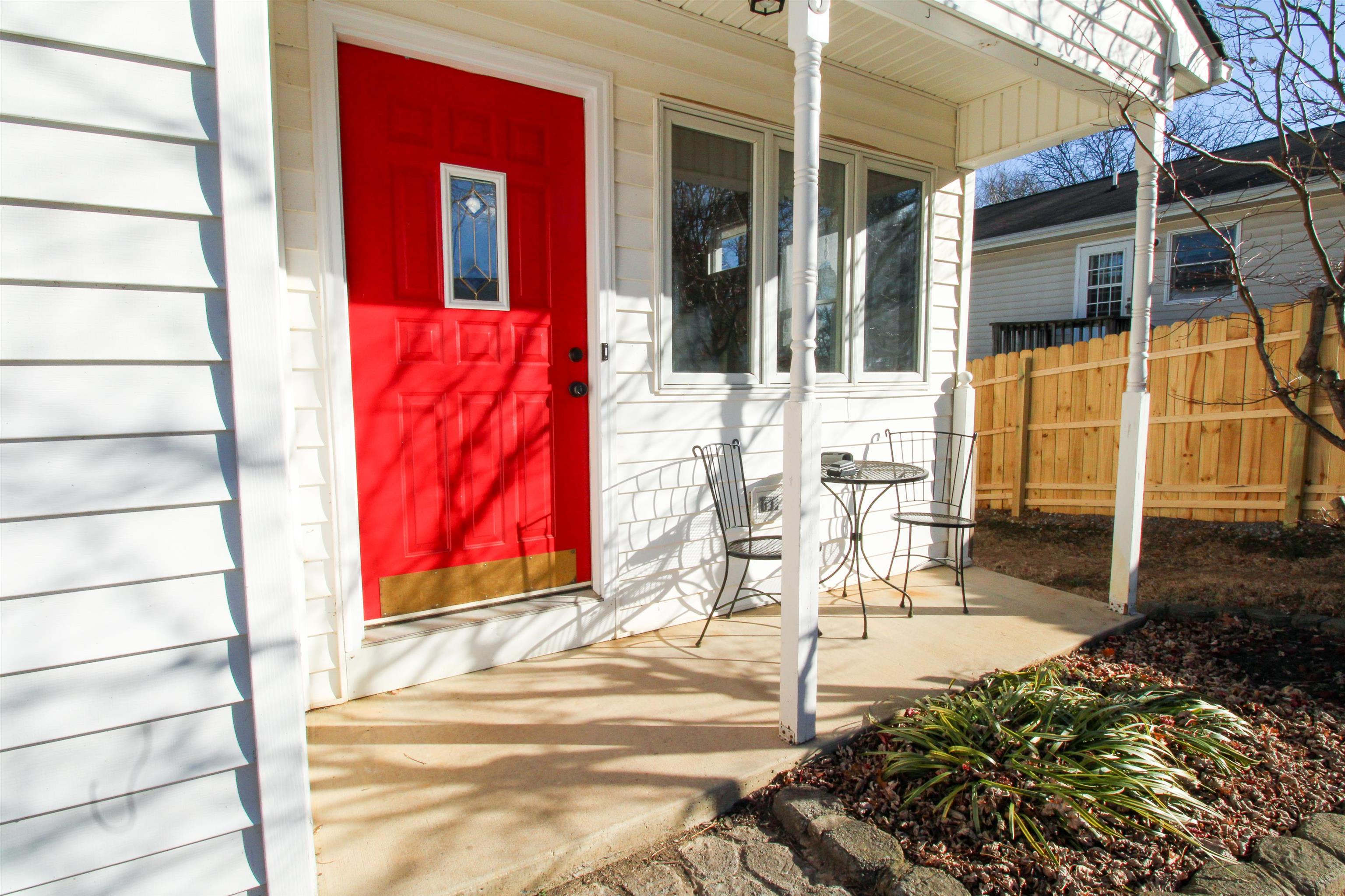 9 WYTHE ST, STAUNTON, Virginia 24401, 2 Bedrooms Bedrooms, ,1 BathroomBathrooms,Residential,9 WYTHE ST,672159 MLS # 672159