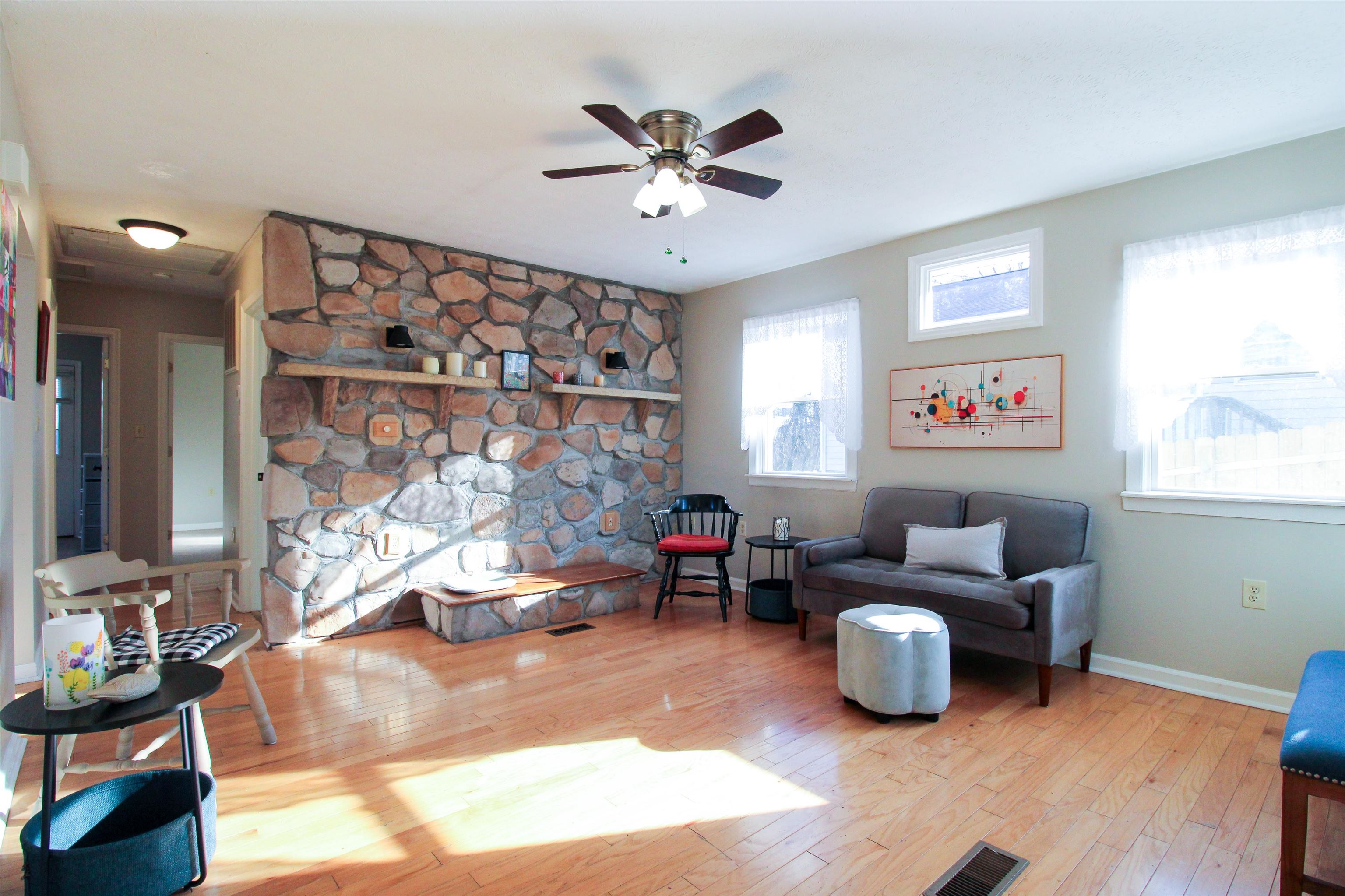 9 WYTHE ST, STAUNTON, Virginia 24401, 2 Bedrooms Bedrooms, ,1 BathroomBathrooms,Residential,9 WYTHE ST,672159 MLS # 672159