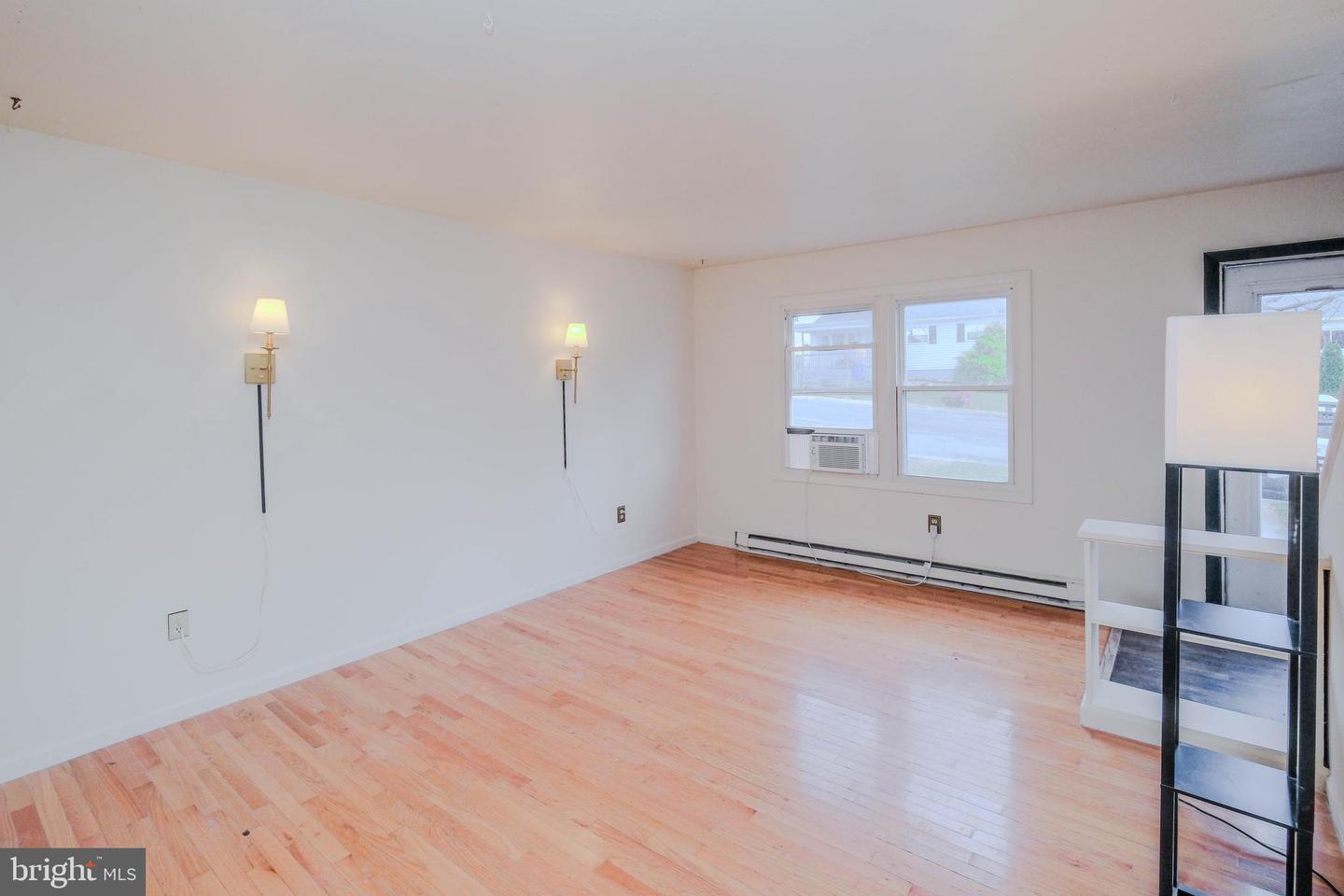 1330 MONROE AVE, FRONT ROYAL, Virginia 22630, 2 Bedrooms Bedrooms, ,1 BathroomBathrooms,Residential,For sale,1330 MONROE AVE,VAWR2012816 MLS # VAWR2012816