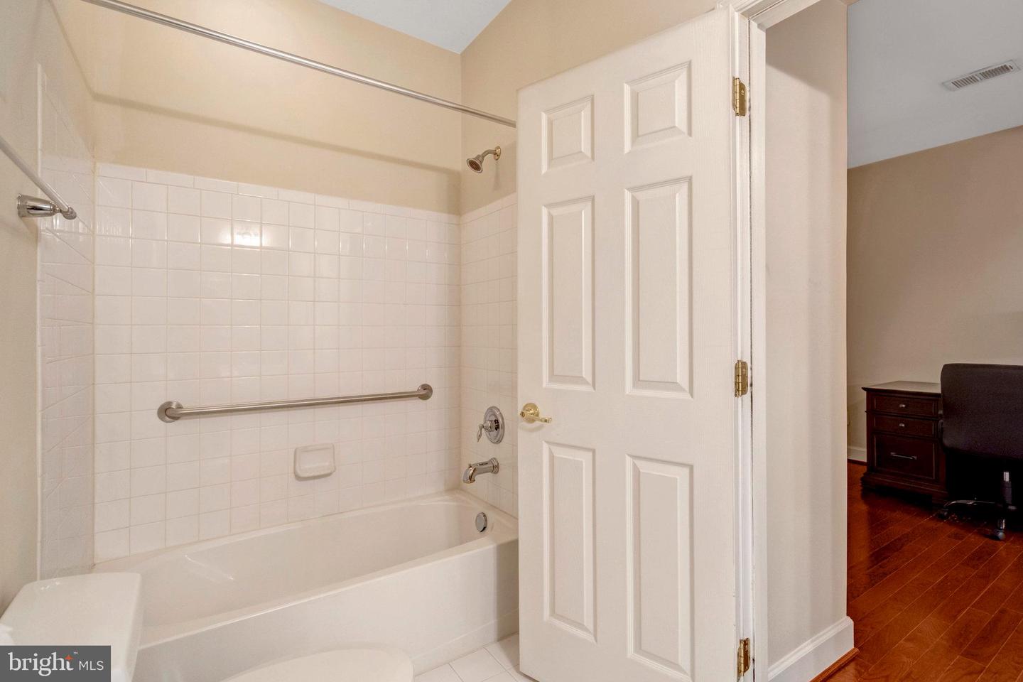 7065 HERITAGE HUNT DR #108, GAINESVILLE, Virginia 20155, 2 Bedrooms Bedrooms, ,2 BathroomsBathrooms,Residential,For sale,7065 HERITAGE HUNT DR #108,VAPW2108662 MLS # VAPW2108662