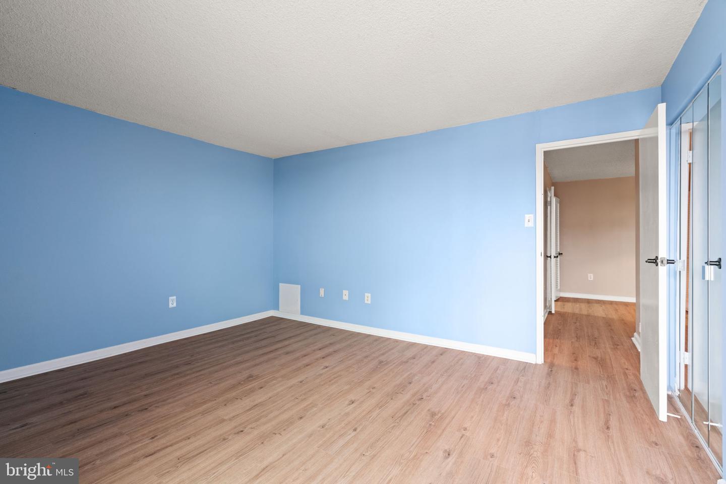 5300 HOLMES RUN PKWY #812, ALEXANDRIA, Virginia 22304, 1 Bedroom Bedrooms, 4 Rooms Rooms,1 BathroomBathrooms,Residential,For sale,5300 HOLMES RUN PKWY #812,VAAX2052652 MLS # VAAX2052652