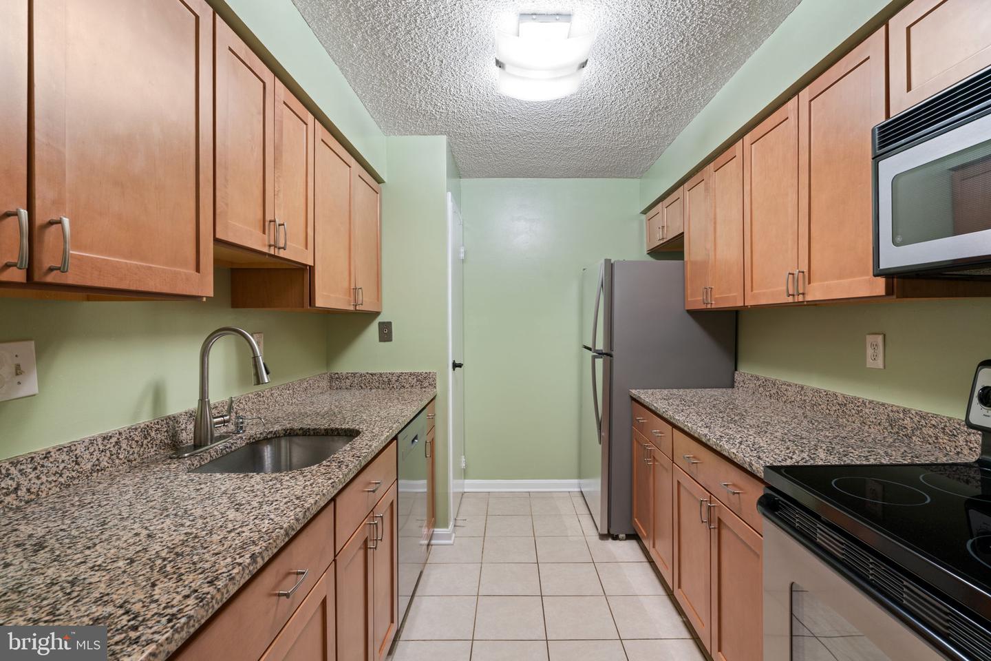 5300 HOLMES RUN PKWY #812, ALEXANDRIA, Virginia 22304, 1 Bedroom Bedrooms, 4 Rooms Rooms,1 BathroomBathrooms,Residential,For sale,5300 HOLMES RUN PKWY #812,VAAX2052652 MLS # VAAX2052652