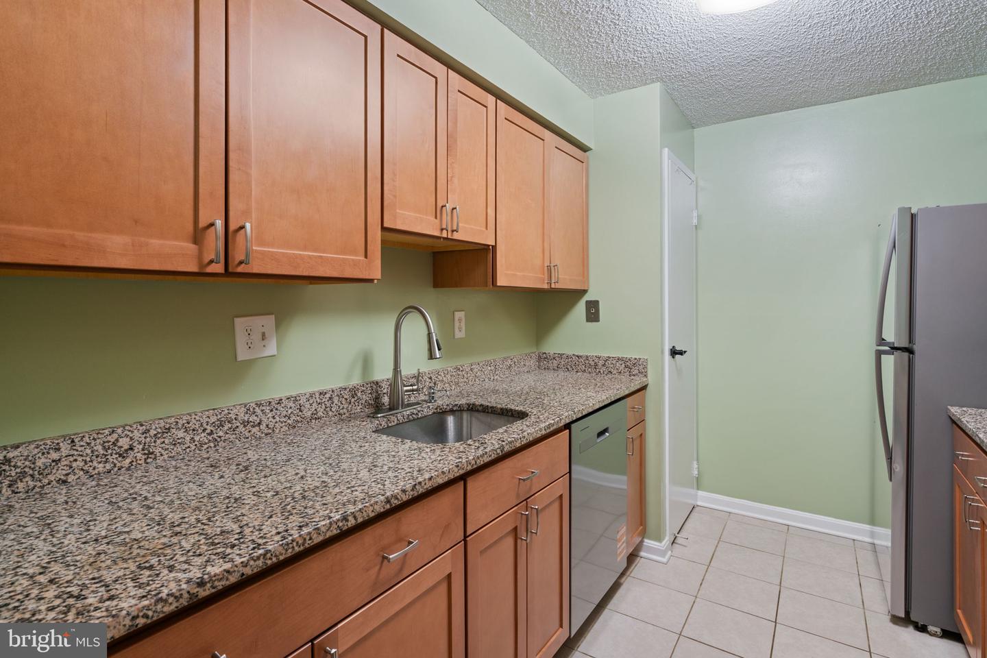 5300 HOLMES RUN PKWY #812, ALEXANDRIA, Virginia 22304, 1 Bedroom Bedrooms, 4 Rooms Rooms,1 BathroomBathrooms,Residential,For sale,5300 HOLMES RUN PKWY #812,VAAX2052652 MLS # VAAX2052652