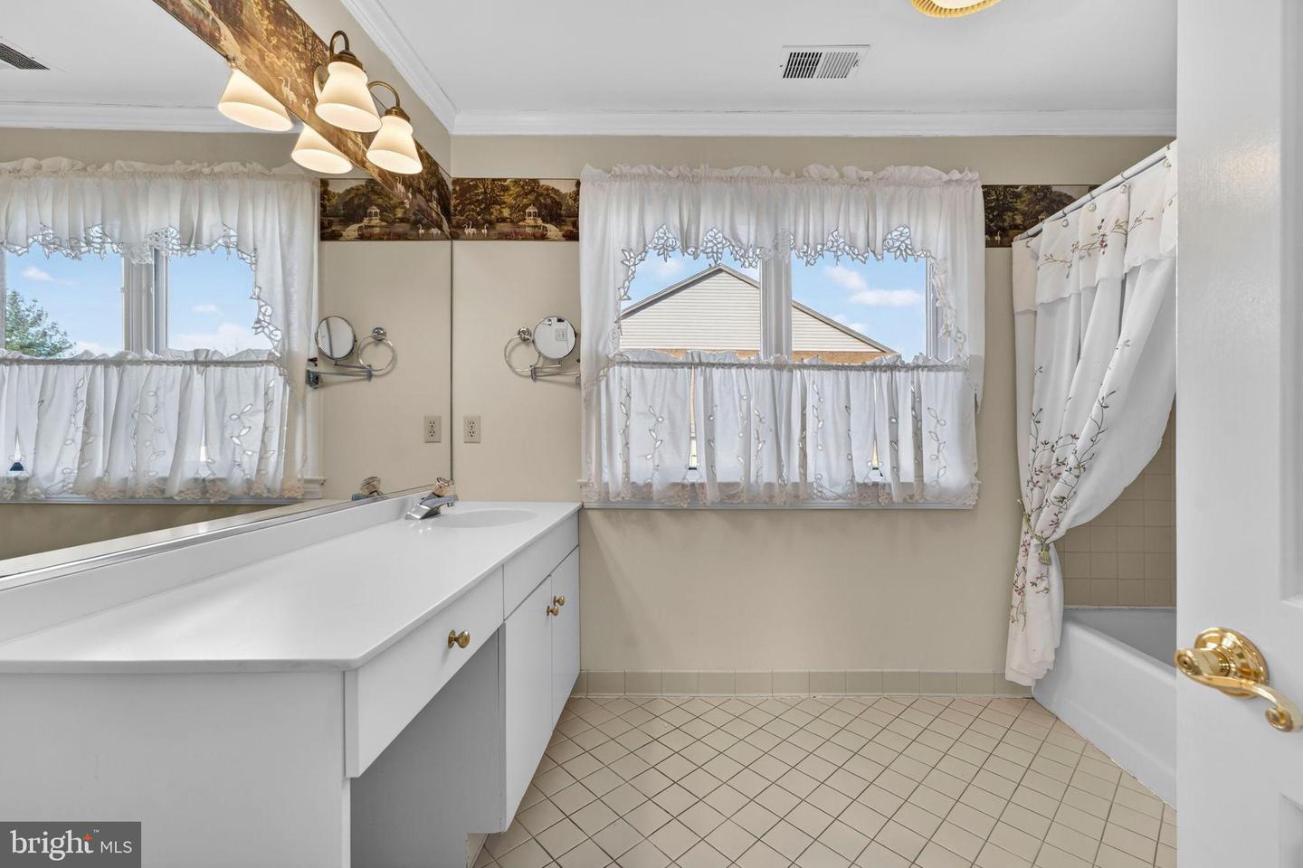 212 E MARSHALL ST, MIDDLEBURG, Virginia 20117, 3 Bedrooms Bedrooms, ,3 BathroomsBathrooms,Residential,For sale,212 E MARSHALL ST,VALO2113240 MLS # VALO2113240