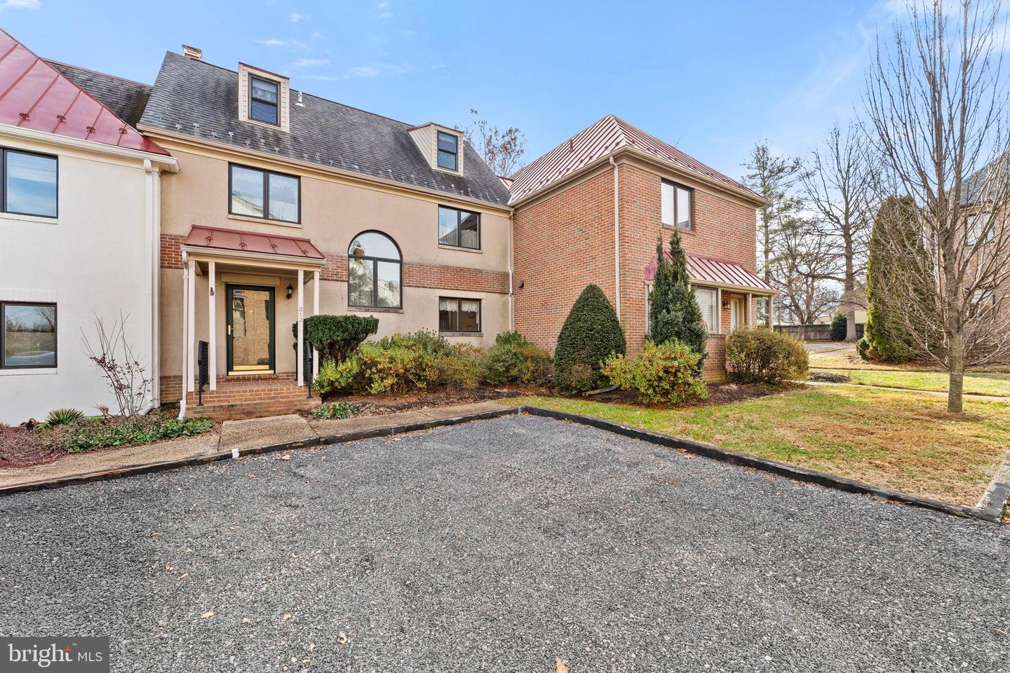 212 E MARSHALL ST, MIDDLEBURG, Virginia 20117, 3 Bedrooms Bedrooms, ,3 BathroomsBathrooms,Residential,For sale,212 E MARSHALL ST,VALO2113240 MLS # VALO2113240