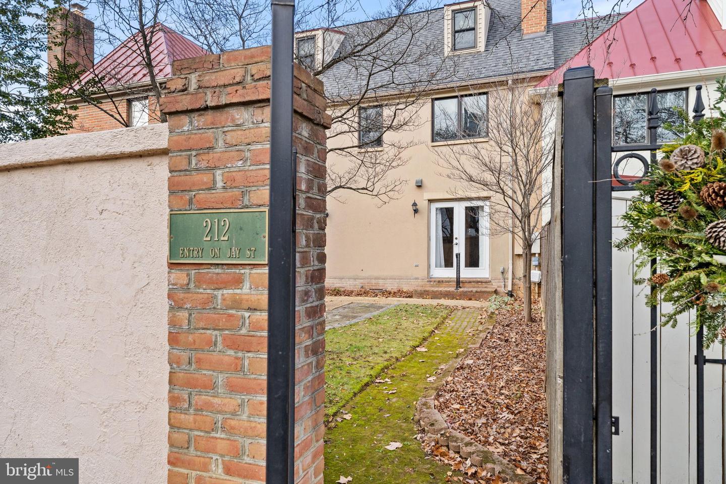 212 E MARSHALL ST, MIDDLEBURG, Virginia 20117, 3 Bedrooms Bedrooms, ,3 BathroomsBathrooms,Residential,For sale,212 E MARSHALL ST,VALO2113240 MLS # VALO2113240