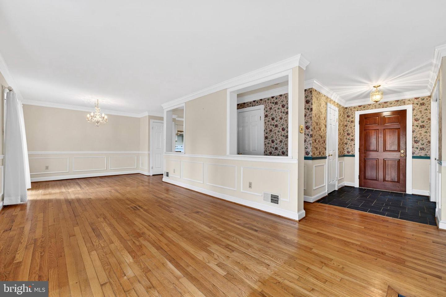 212 E MARSHALL ST, MIDDLEBURG, Virginia 20117, 3 Bedrooms Bedrooms, ,3 BathroomsBathrooms,Residential,For sale,212 E MARSHALL ST,VALO2113240 MLS # VALO2113240