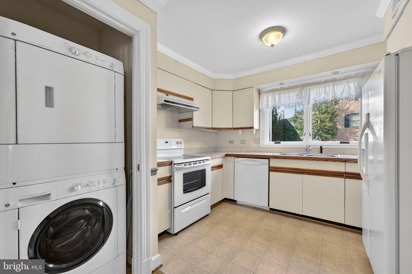 212 E MARSHALL ST, MIDDLEBURG, Virginia 20117, 3 Bedrooms Bedrooms, ,3 BathroomsBathrooms,Residential,For sale,212 E MARSHALL ST,VALO2113240 MLS # VALO2113240