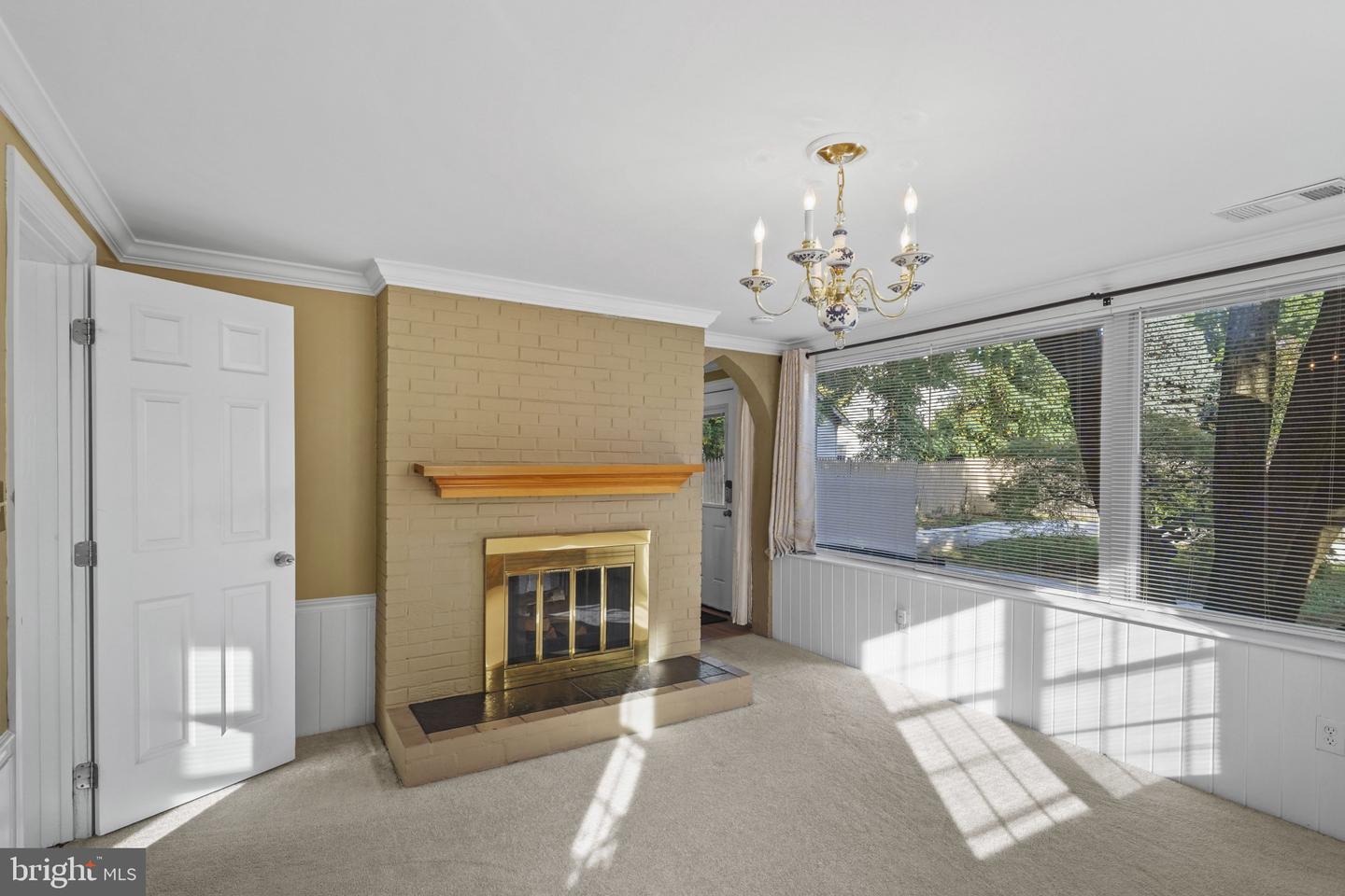 6816 ARLINGTON BLVD, FALLS CHURCH, Virginia 22042, 3 Bedrooms Bedrooms, 5 Rooms Rooms,2 BathroomsBathrooms,Residential,For sale,6816 ARLINGTON BLVD,VAFX2283920 MLS # VAFX2283920