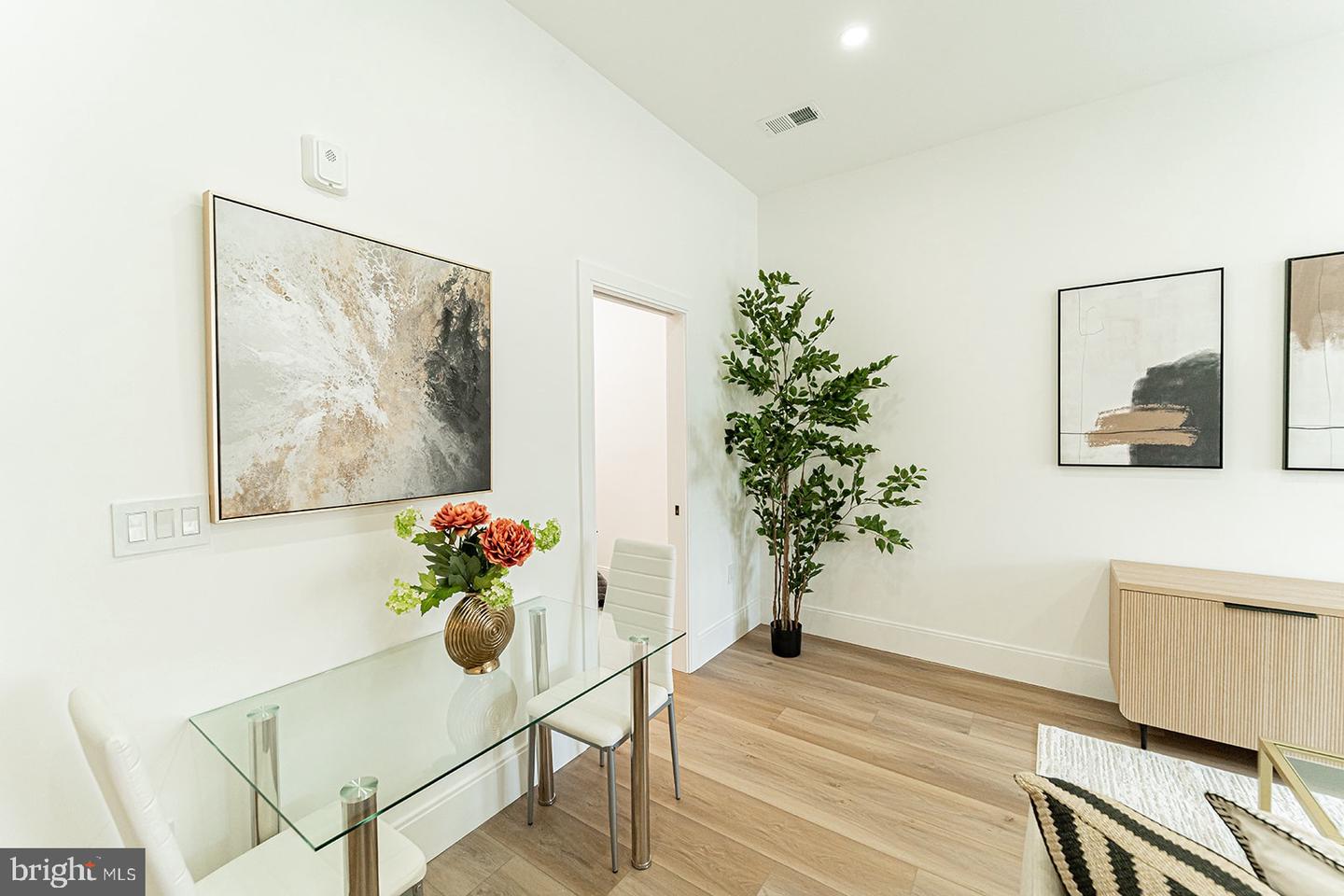 2517 ONTARIO RD NW #5, WASHINGTON, District Of Columbia 20009, 2 Bedrooms Bedrooms, ,1 BathroomBathrooms,Residential,For sale,2517 ONTARIO RD NW #5,DCDC2239544 MLS # DCDC2239544