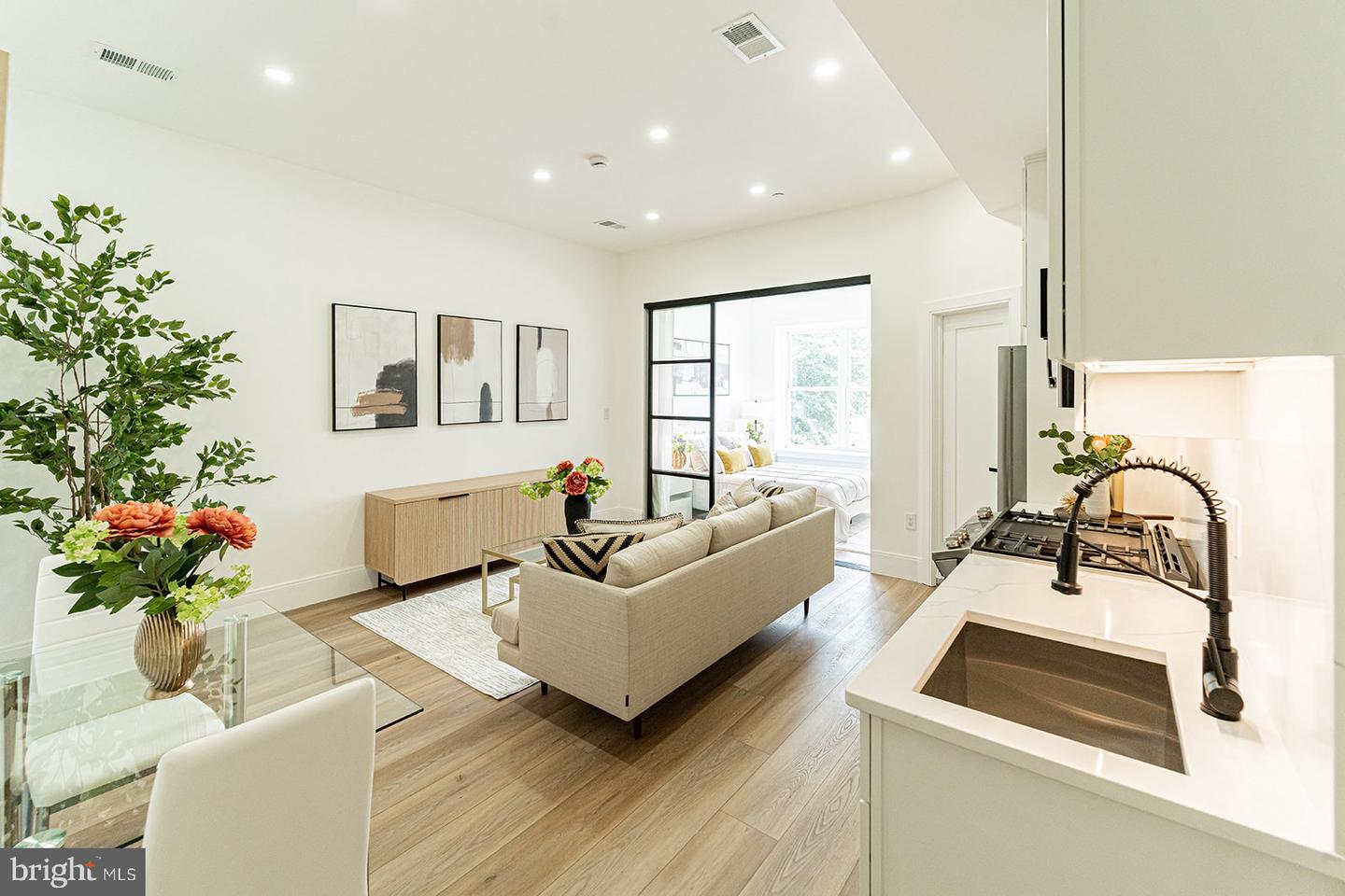 2517 ONTARIO RD NW #5, WASHINGTON, District Of Columbia 20009, 2 Bedrooms Bedrooms, ,1 BathroomBathrooms,Residential,For sale,2517 ONTARIO RD NW #5,DCDC2239544 MLS # DCDC2239544