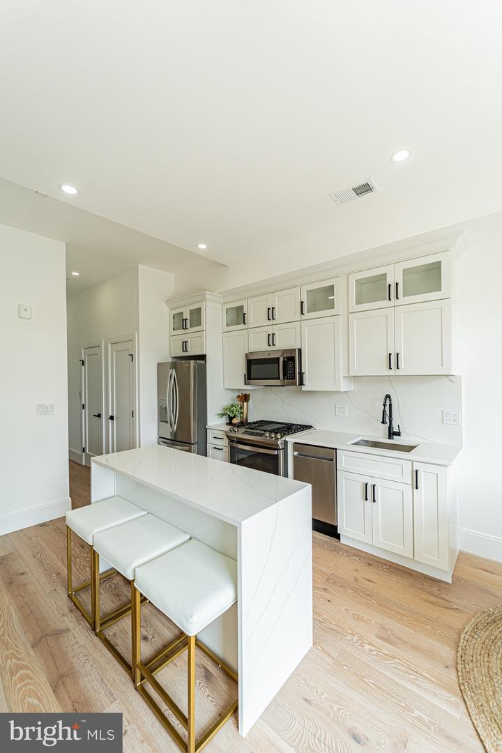 2517 ONTARIO RD NW #PH8, WASHINGTON, District Of Columbia 20009, 2 Bedrooms Bedrooms, ,2 BathroomsBathrooms,Residential,For sale,2517 ONTARIO RD NW #PH8,DCDC2239546 MLS # DCDC2239546