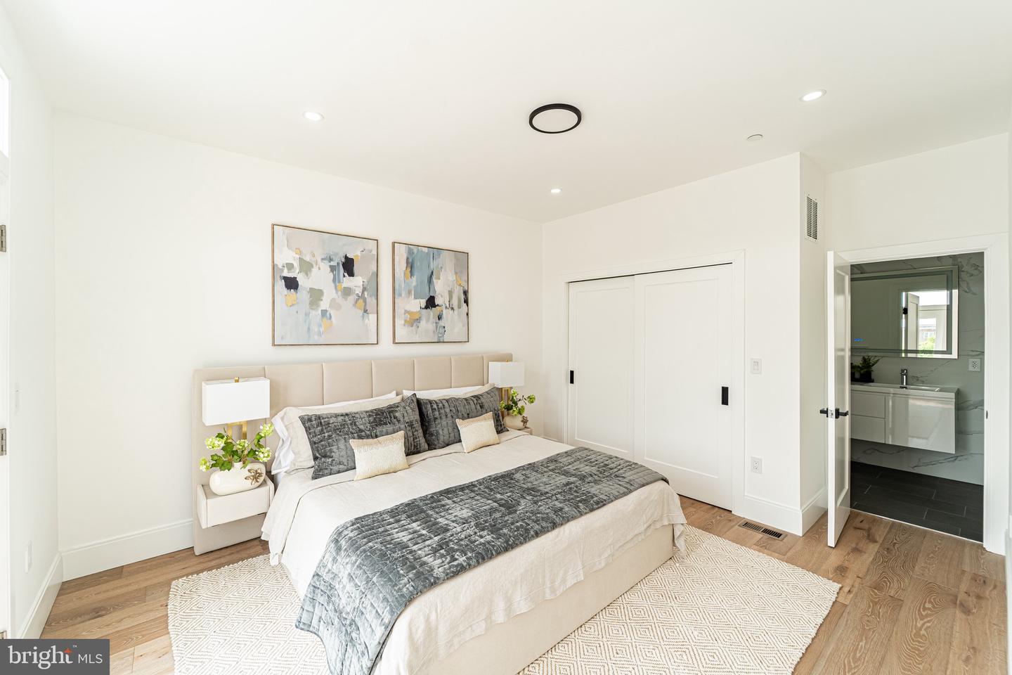 2517 ONTARIO RD NW #PH8, WASHINGTON, District Of Columbia 20009, 2 Bedrooms Bedrooms, ,2 BathroomsBathrooms,Residential,For sale,2517 ONTARIO RD NW #PH8,DCDC2239546 MLS # DCDC2239546