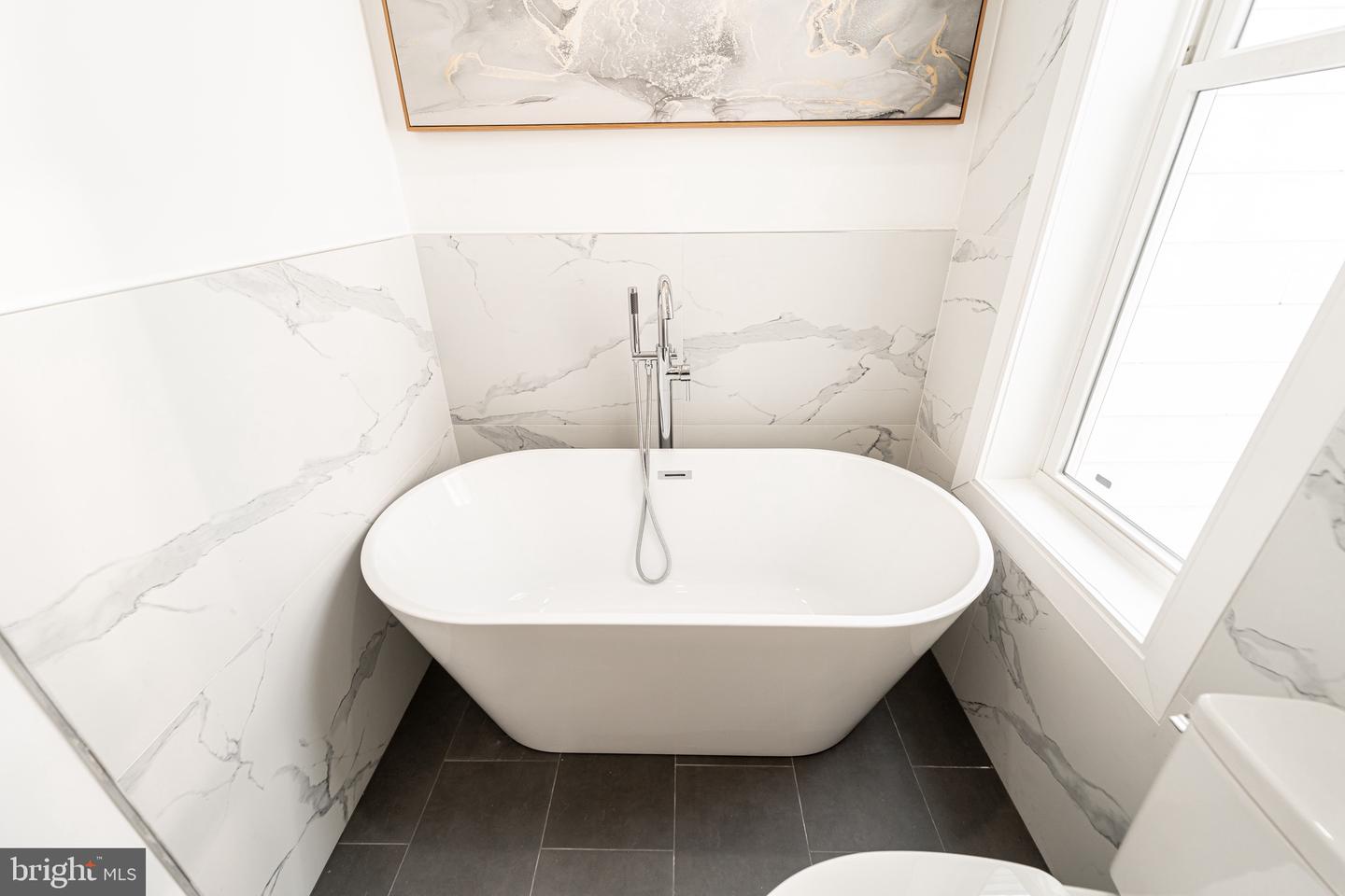 2517 ONTARIO RD NW #PH8, WASHINGTON, District Of Columbia 20009, 2 Bedrooms Bedrooms, ,2 BathroomsBathrooms,Residential,For sale,2517 ONTARIO RD NW #PH8,DCDC2239546 MLS # DCDC2239546