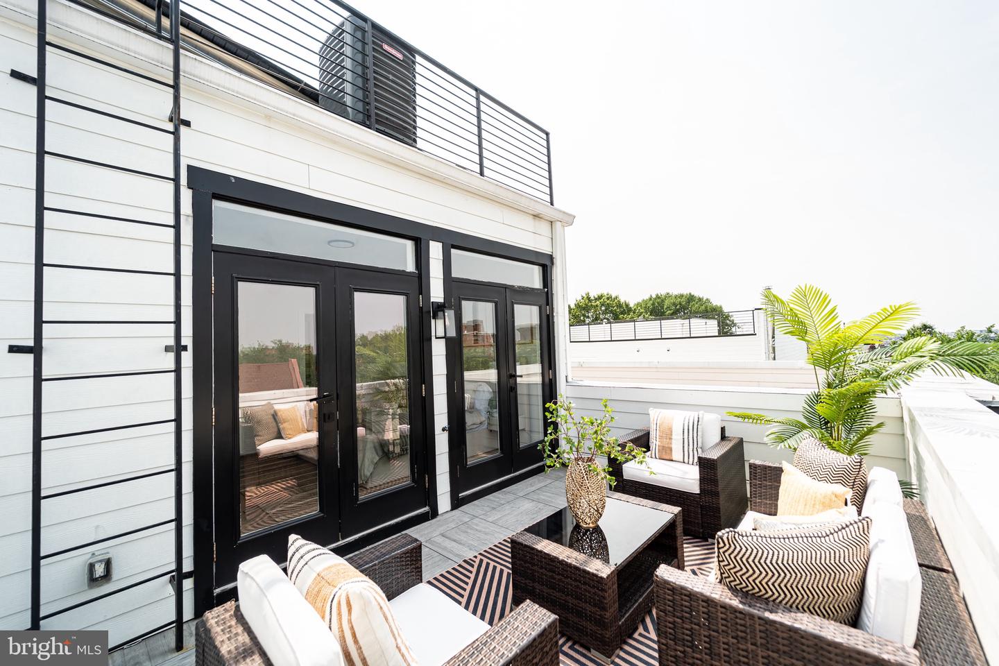 2517 ONTARIO RD NW #PH8, WASHINGTON, District Of Columbia 20009, 2 Bedrooms Bedrooms, ,2 BathroomsBathrooms,Residential,For sale,2517 ONTARIO RD NW #PH8,DCDC2239546 MLS # DCDC2239546