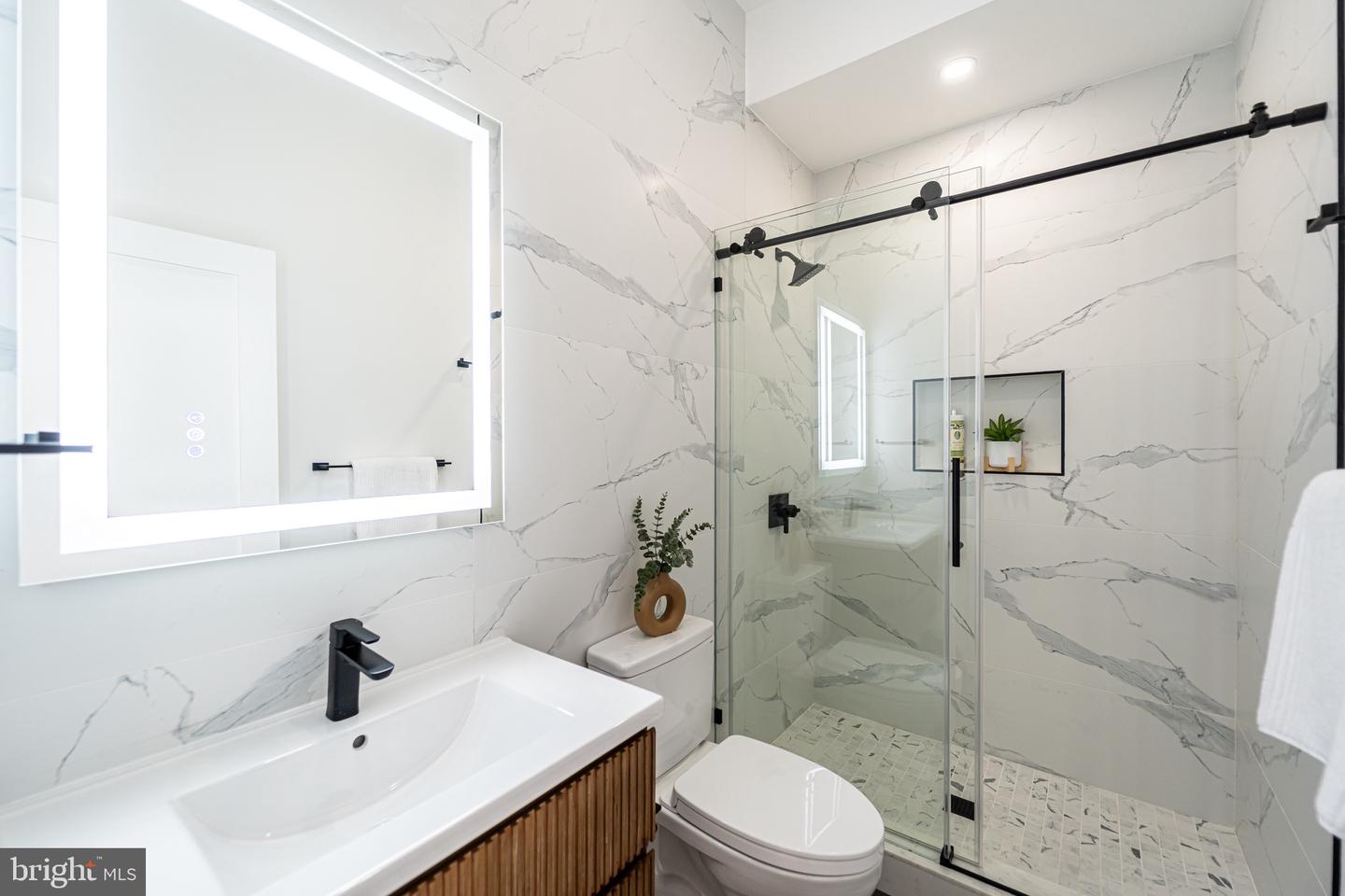 2517 ONTARIO RD NW #PH8, WASHINGTON, District Of Columbia 20009, 2 Bedrooms Bedrooms, ,2 BathroomsBathrooms,Residential,For sale,2517 ONTARIO RD NW #PH8,DCDC2239546 MLS # DCDC2239546