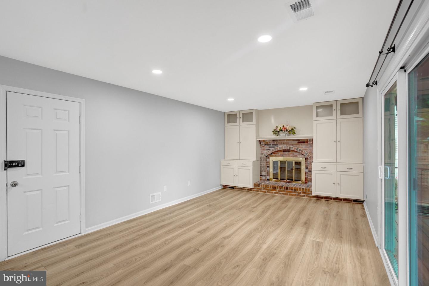 8298 LINDSIDE WAY, SPRINGFIELD, Virginia 22153, 4 Bedrooms Bedrooms, ,3 BathroomsBathrooms,Residential,For sale,8298 LINDSIDE WAY,VAFX2260238 MLS # VAFX2260238