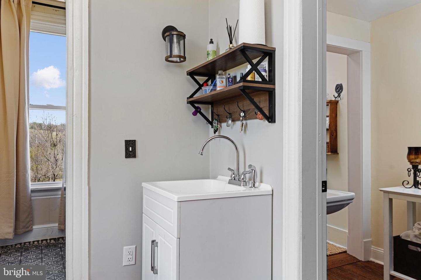 374 FINLEY ROAD, RAPHINE, Virginia 24472, 4 Bedrooms Bedrooms, ,3 BathroomsBathrooms,Residential,For sale,374 FINLEY ROAD,VARB2000154 MLS # VARB2000154