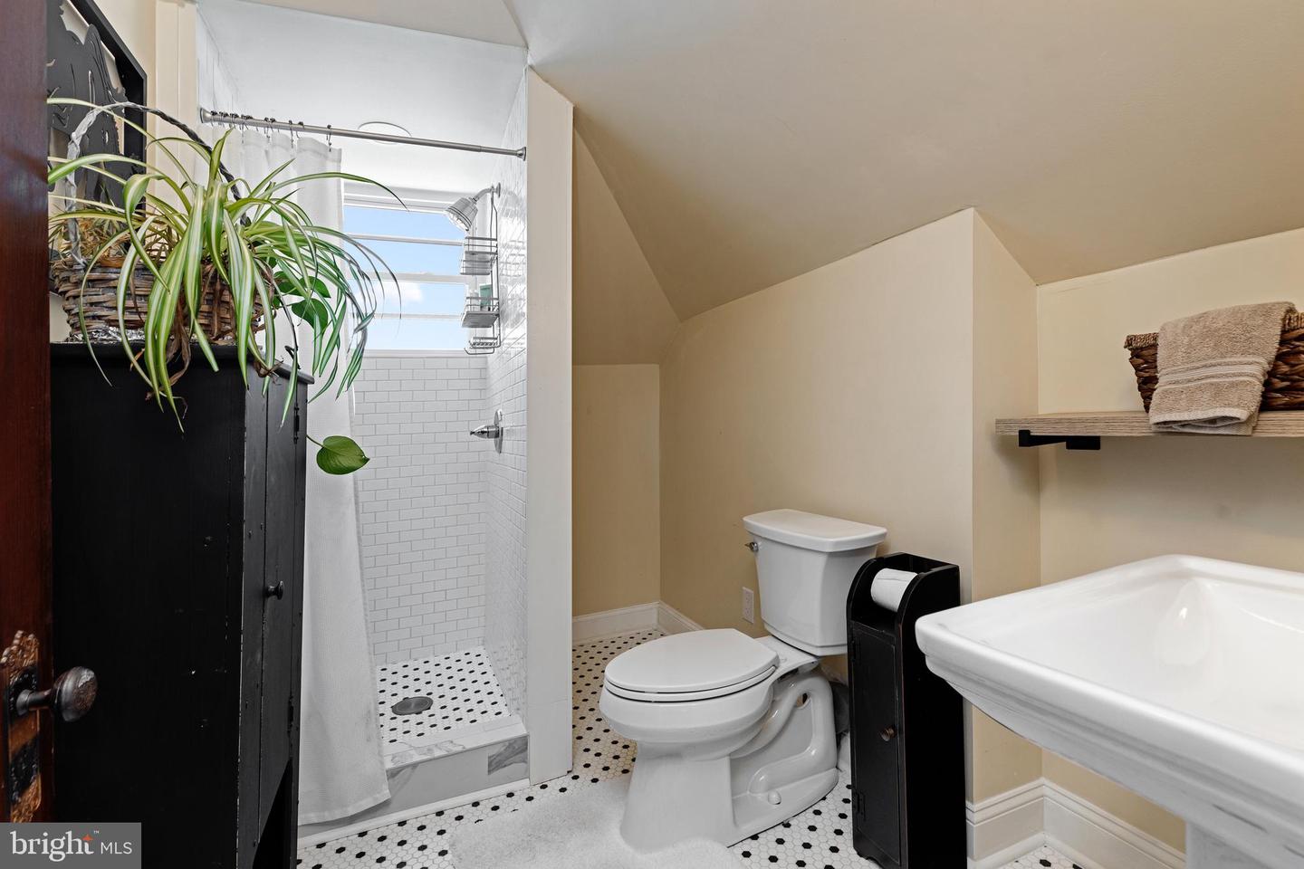 374 FINLEY ROAD, RAPHINE, Virginia 24472, 4 Bedrooms Bedrooms, ,3 BathroomsBathrooms,Residential,For sale,374 FINLEY ROAD,VARB2000154 MLS # VARB2000154