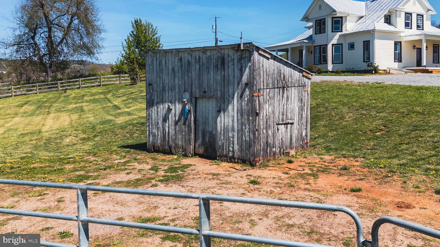 374 FINLEY ROAD, RAPHINE, Virginia 24472, 4 Bedrooms Bedrooms, ,3 BathroomsBathrooms,Residential,For sale,374 FINLEY ROAD,VARB2000154 MLS # VARB2000154