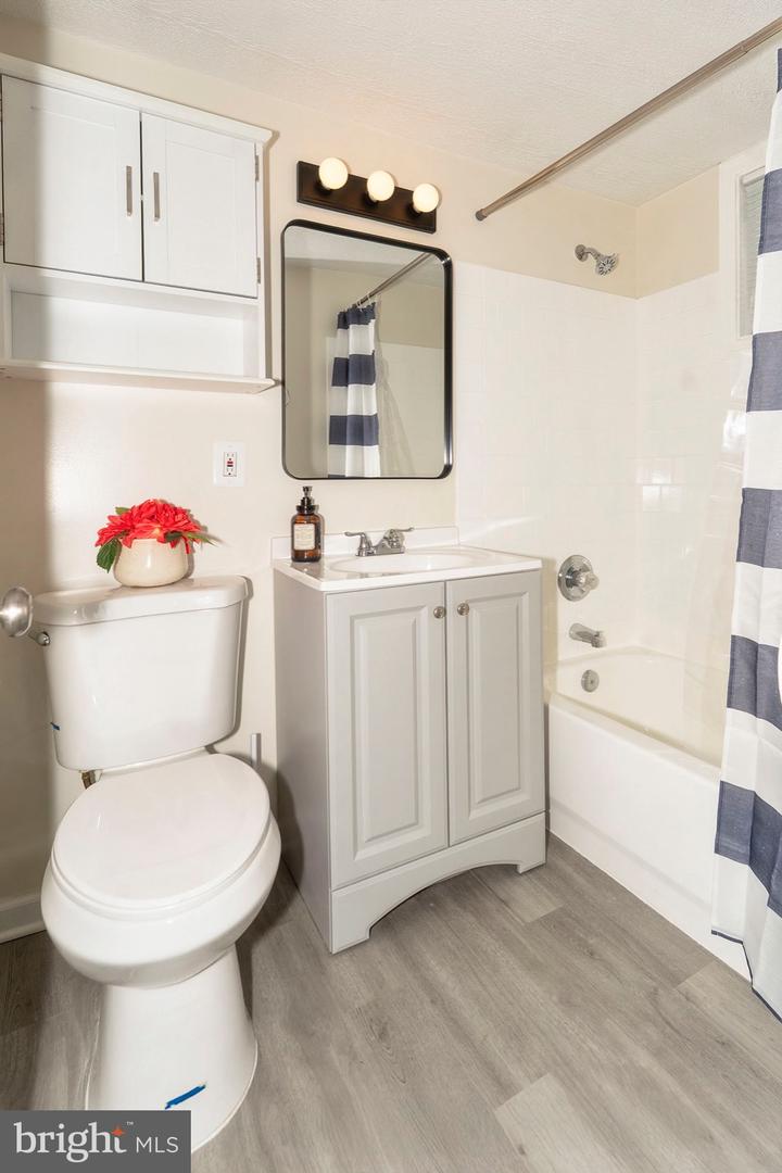 14 HALLEY PL SE #103, WASHINGTON, District Of Columbia 20032, 1 Bedroom Bedrooms, 3 Rooms Rooms,1 BathroomBathrooms,Residential,For sale,14 HALLEY PL SE #103,DCDC2239184 MLS # DCDC2239184