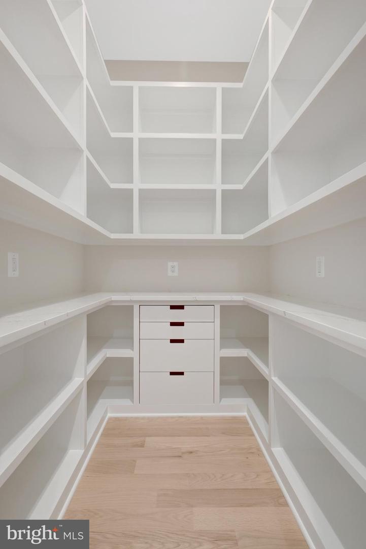 6514 BYRNES DR, MCLEAN, Virginia 22101, 6 Bedrooms Bedrooms, ,6 BathroomsBathrooms,Residential,For sale,6514 BYRNES DR,VAFX2283846 MLS # VAFX2283846 6514 BYRNES DR, MCLEAN, Virginia 22101, 6 Bedrooms Bedrooms, ,6 BathroomsBathrooms,Residential,For sale,6514 BYRNES DR,VAFX2283846 MLS # VAFX2283846