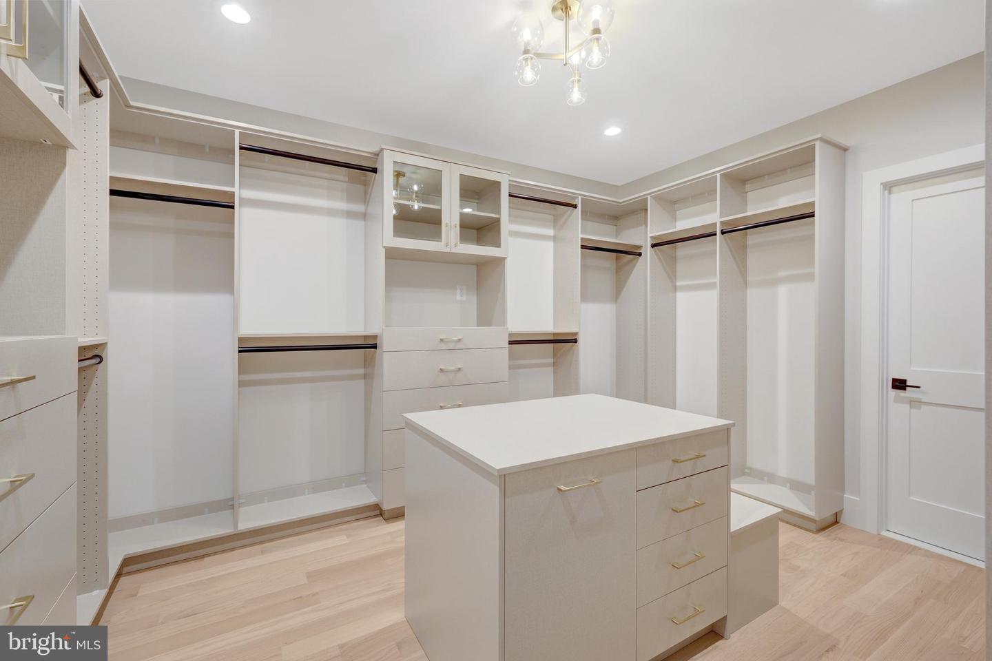 6514 BYRNES DR, MCLEAN, Virginia 22101, 6 Bedrooms Bedrooms, ,6 BathroomsBathrooms,Residential,For sale,6514 BYRNES DR,VAFX2283846 MLS # VAFX2283846 6514 BYRNES DR, MCLEAN, Virginia 22101, 6 Bedrooms Bedrooms, ,6 BathroomsBathrooms,Residential,For sale,6514 BYRNES DR,VAFX2283846 MLS # VAFX2283846