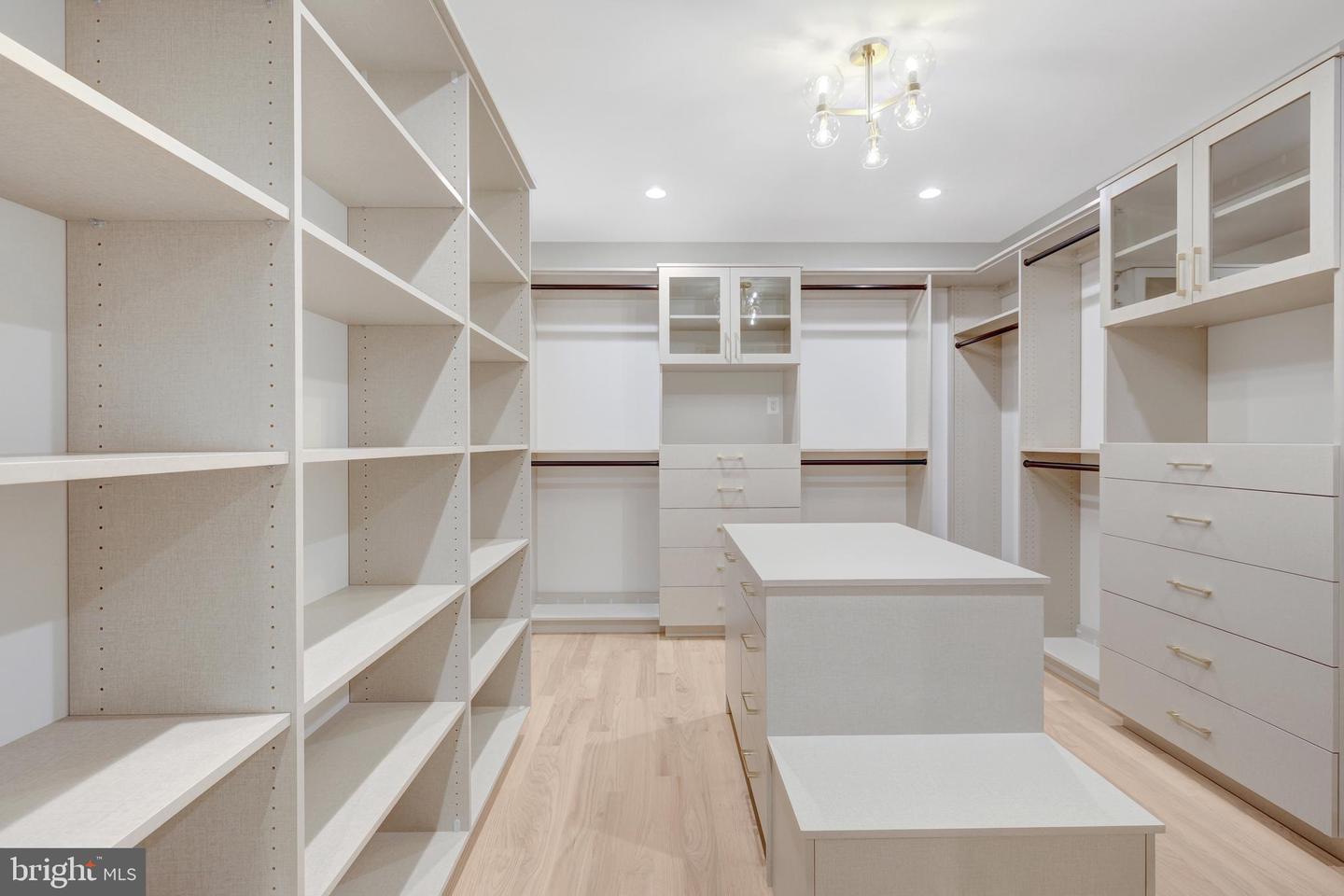 6514 BYRNES DR, MCLEAN, Virginia 22101, 6 Bedrooms Bedrooms, ,6 BathroomsBathrooms,Residential,For sale,6514 BYRNES DR,VAFX2283846 MLS # VAFX2283846 6514 BYRNES DR, MCLEAN, Virginia 22101, 6 Bedrooms Bedrooms, ,6 BathroomsBathrooms,Residential,For sale,6514 BYRNES DR,VAFX2283846 MLS # VAFX2283846