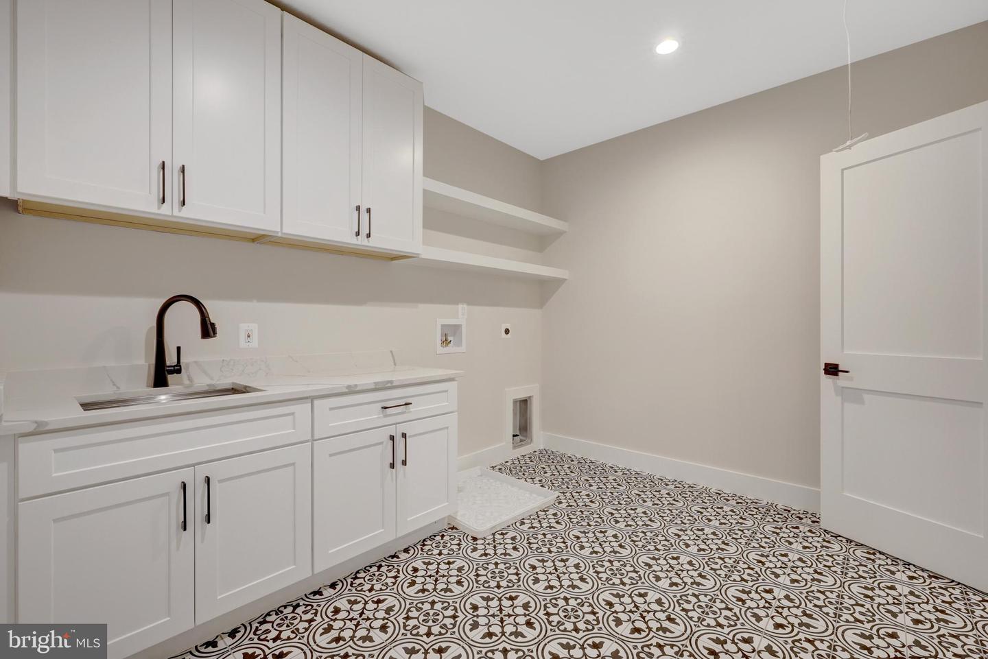 6514 BYRNES DR, MCLEAN, Virginia 22101, 6 Bedrooms Bedrooms, ,6 BathroomsBathrooms,Residential,For sale,6514 BYRNES DR,VAFX2283846 MLS # VAFX2283846 6514 BYRNES DR, MCLEAN, Virginia 22101, 6 Bedrooms Bedrooms, ,6 BathroomsBathrooms,Residential,For sale,6514 BYRNES DR,VAFX2283846 MLS # VAFX2283846