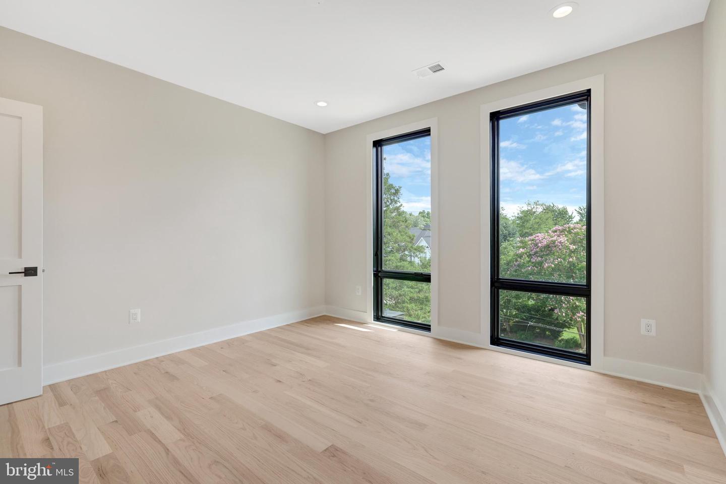 6514 BYRNES DR, MCLEAN, Virginia 22101, 6 Bedrooms Bedrooms, ,6 BathroomsBathrooms,Residential,For sale,6514 BYRNES DR,VAFX2283846 MLS # VAFX2283846 6514 BYRNES DR, MCLEAN, Virginia 22101, 6 Bedrooms Bedrooms, ,6 BathroomsBathrooms,Residential,For sale,6514 BYRNES DR,VAFX2283846 MLS # VAFX2283846