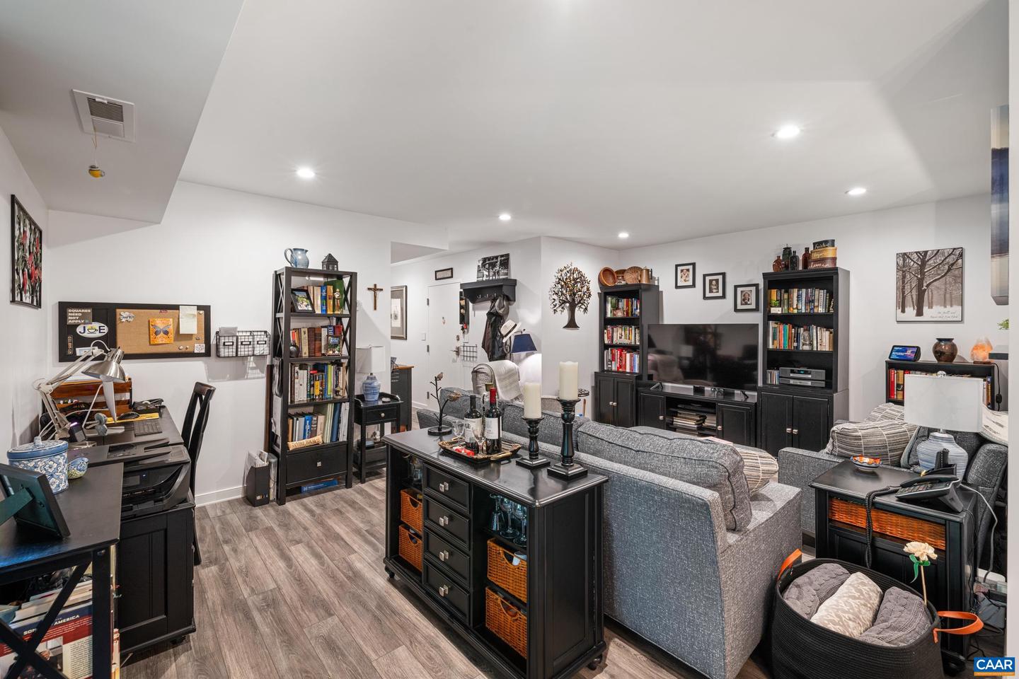 511 N 1ST ST #105, CHARLOTTESVILLE, Virginia 22902, 2 Bedrooms Bedrooms, ,1 BathroomBathrooms,Residential,For sale,511 N 1ST ST #105,672166 MLS # 672166